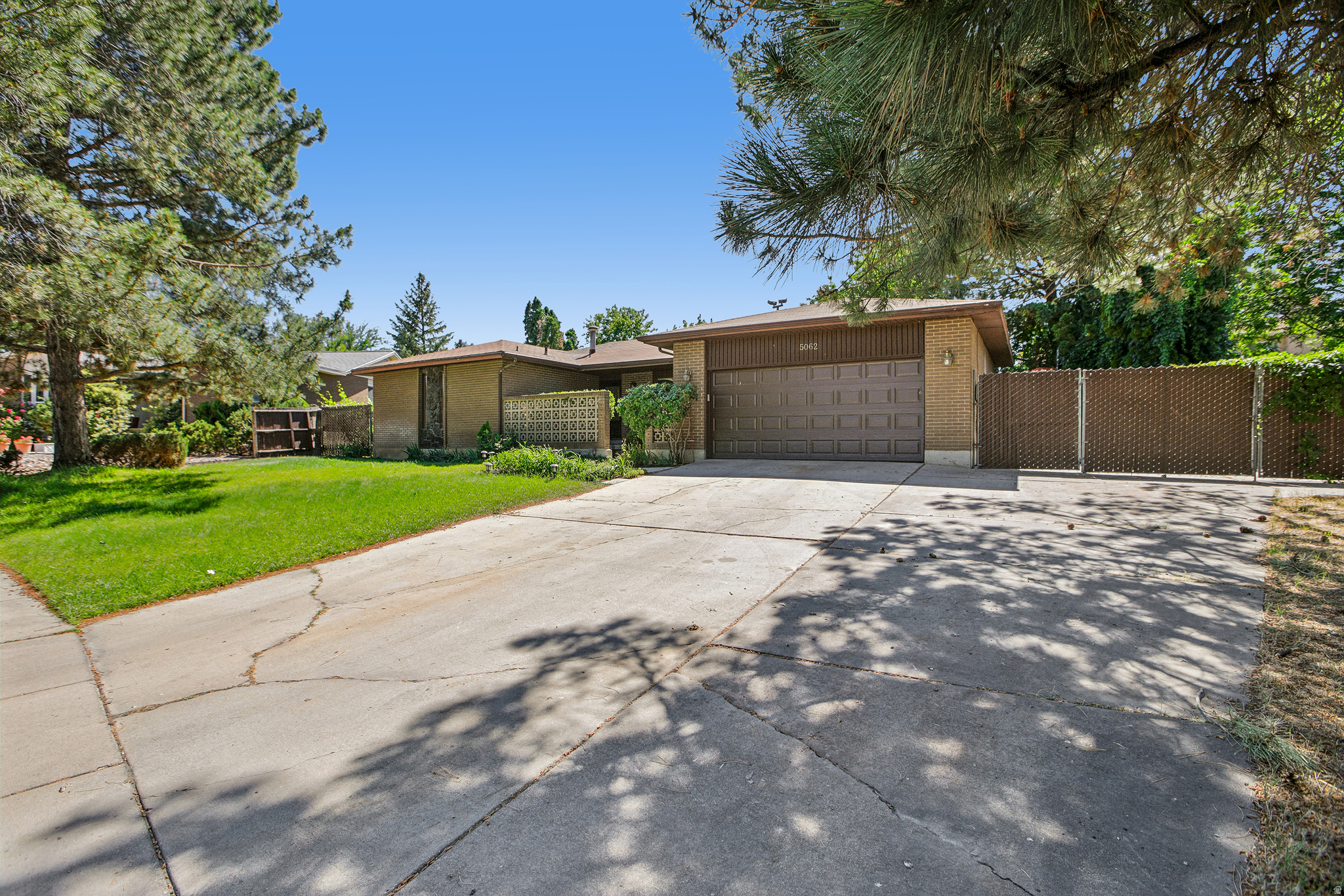 CLOVER CREST - Residential