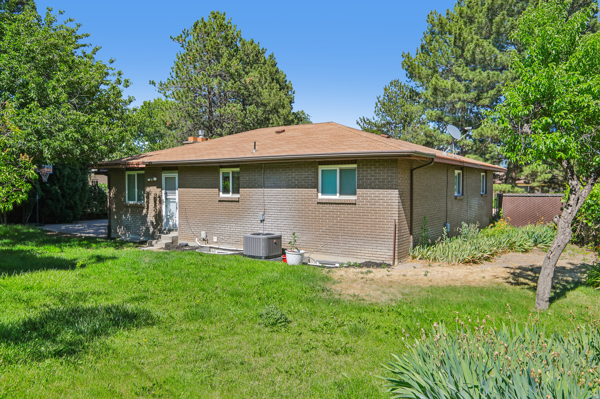 CLOVER CREST - Residential