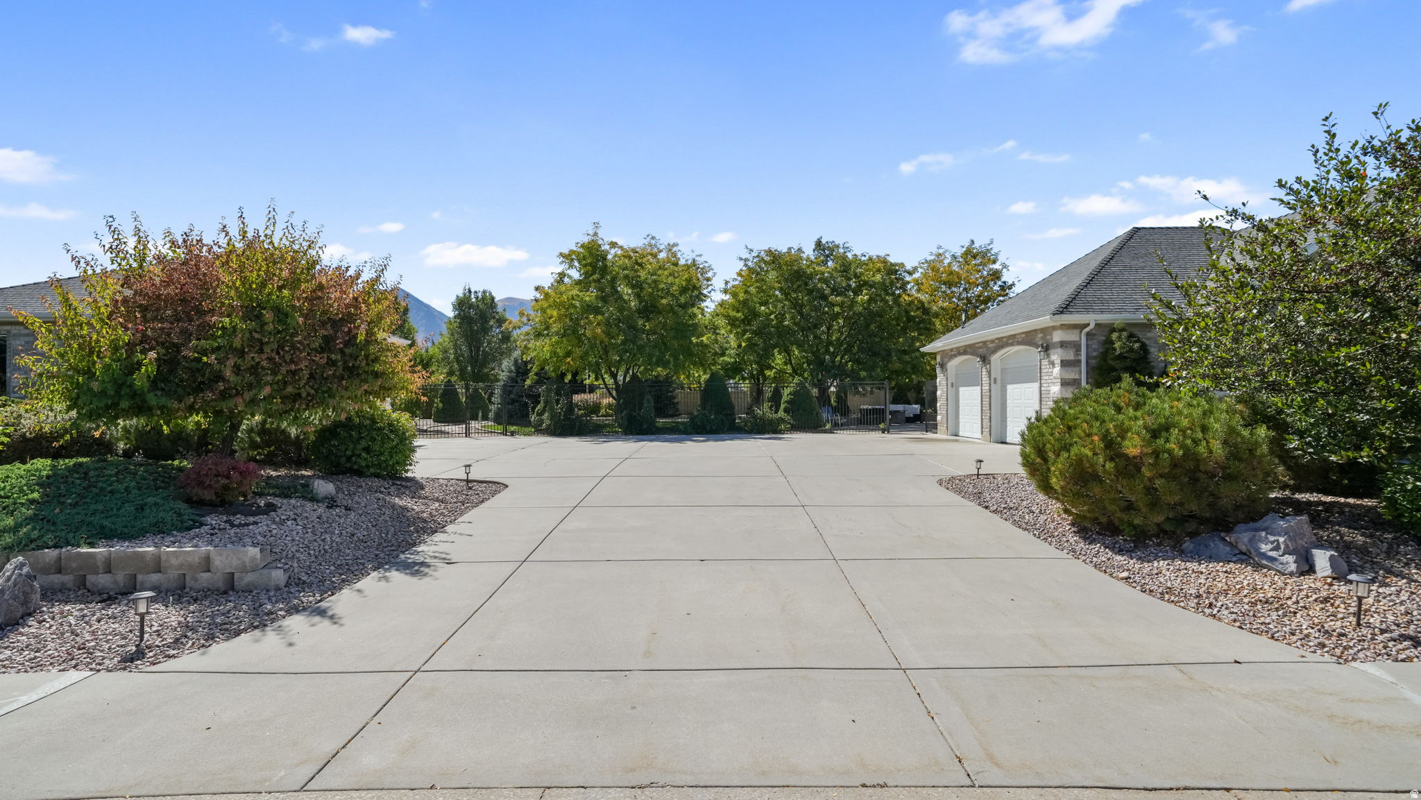 PARK MEADOWS - Residential