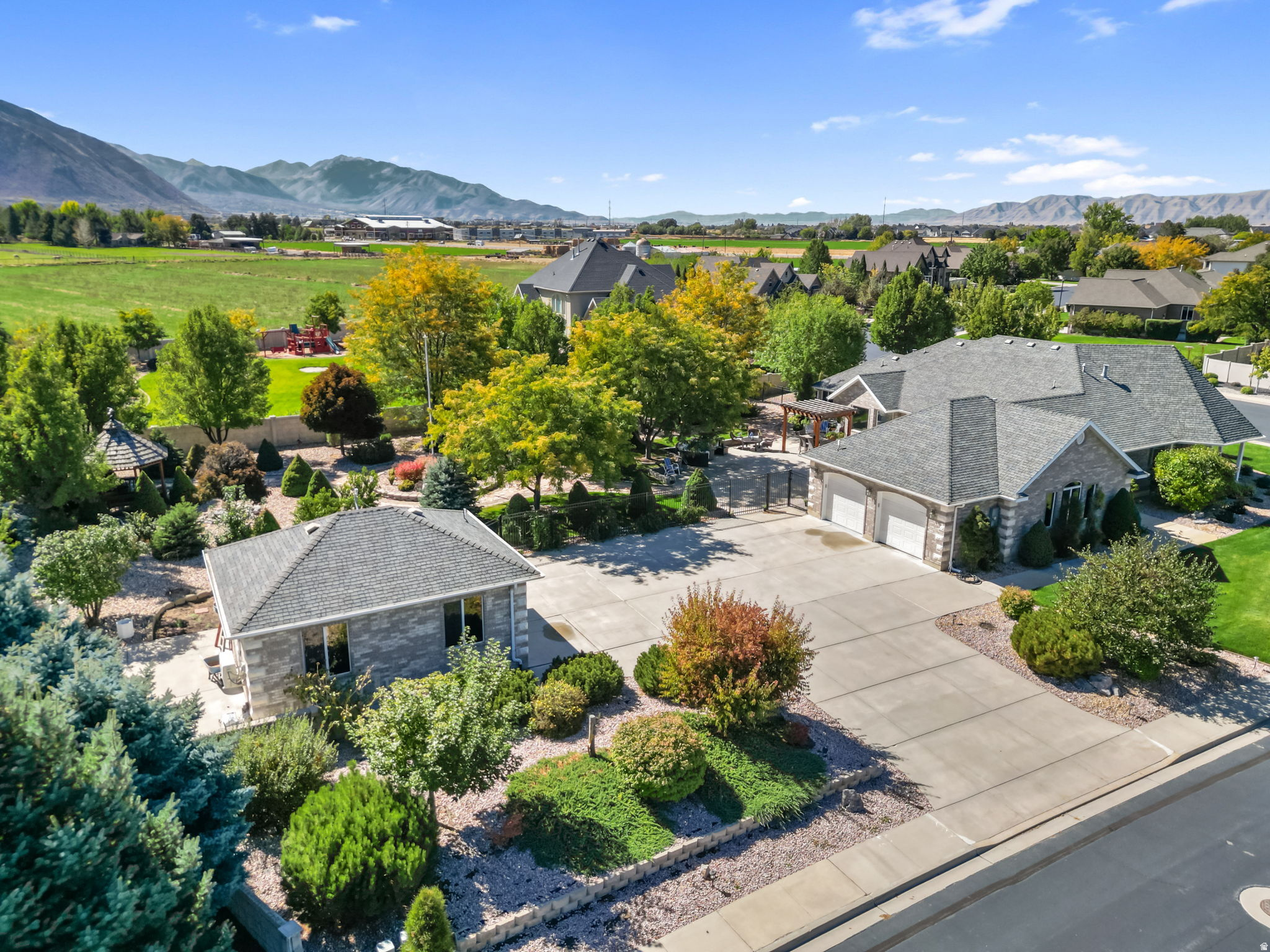 PARK MEADOWS - Residential