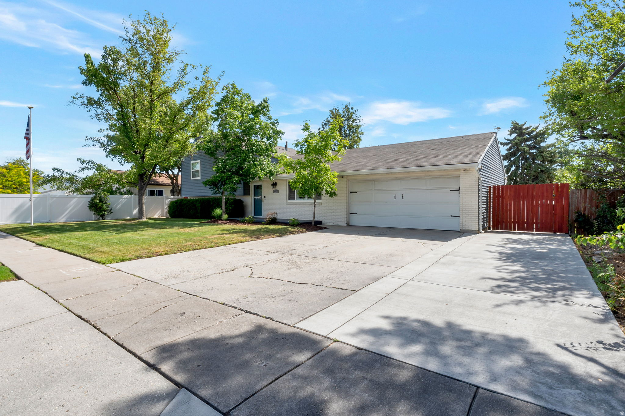 COUNTRY ESTA - Residential