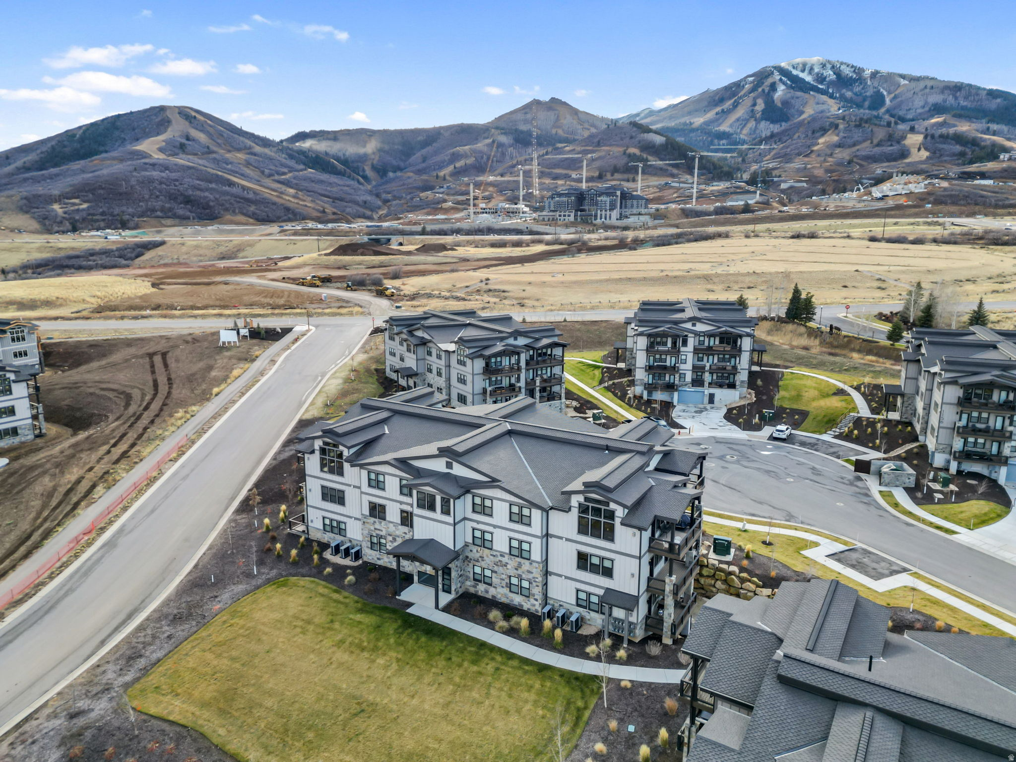 MAYFLOWER LAKESIDE - Residential