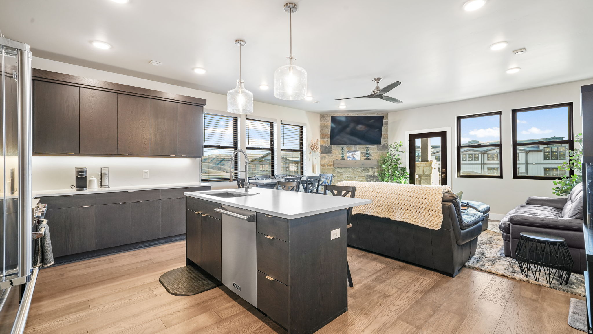 MAYFLOWER LAKESIDE - Residential