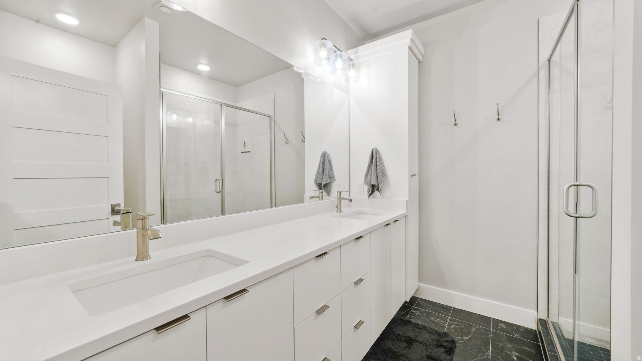 MAYFLOWER LAKESIDE - Residential
