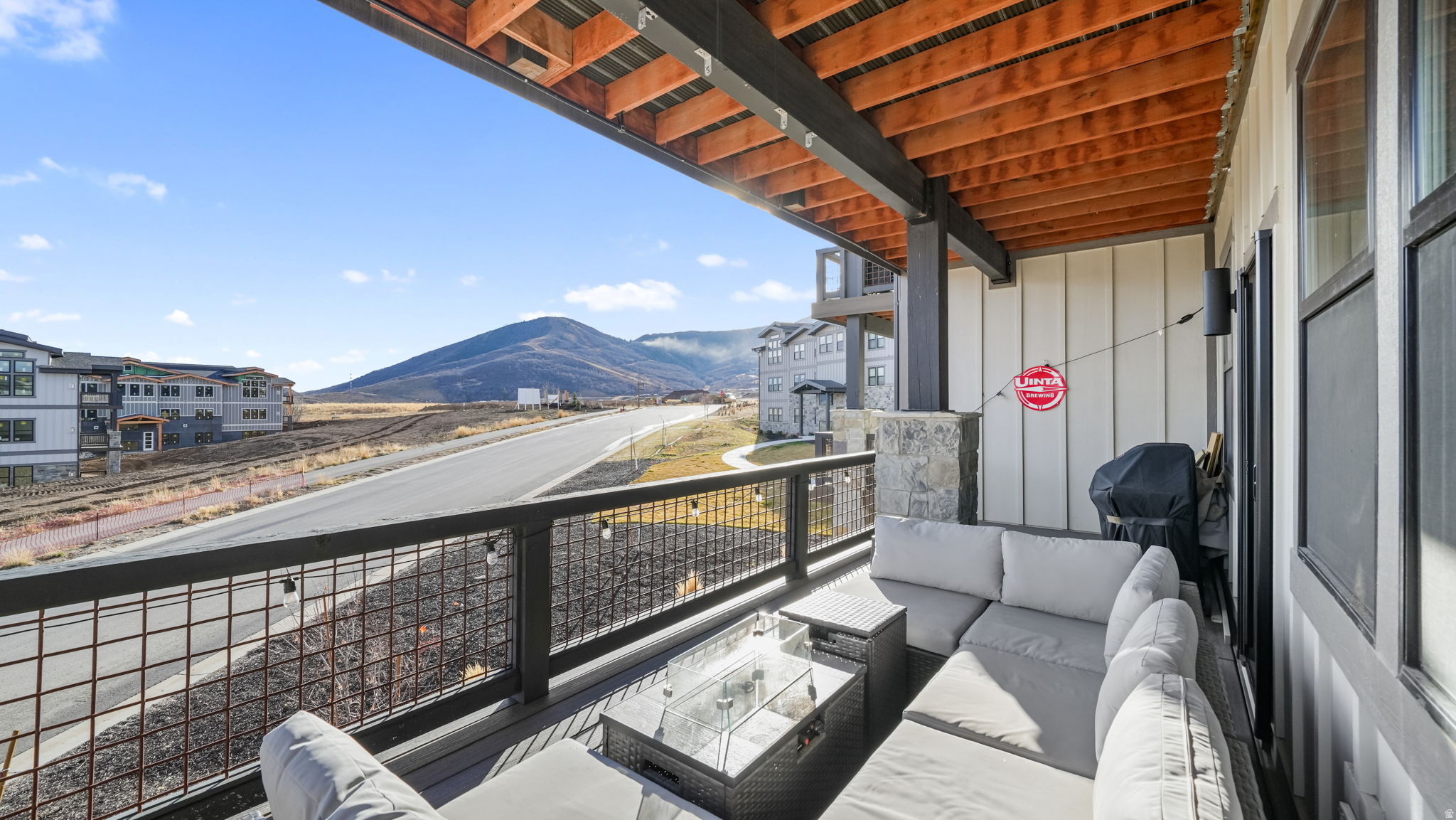 MAYFLOWER LAKESIDE - Residential