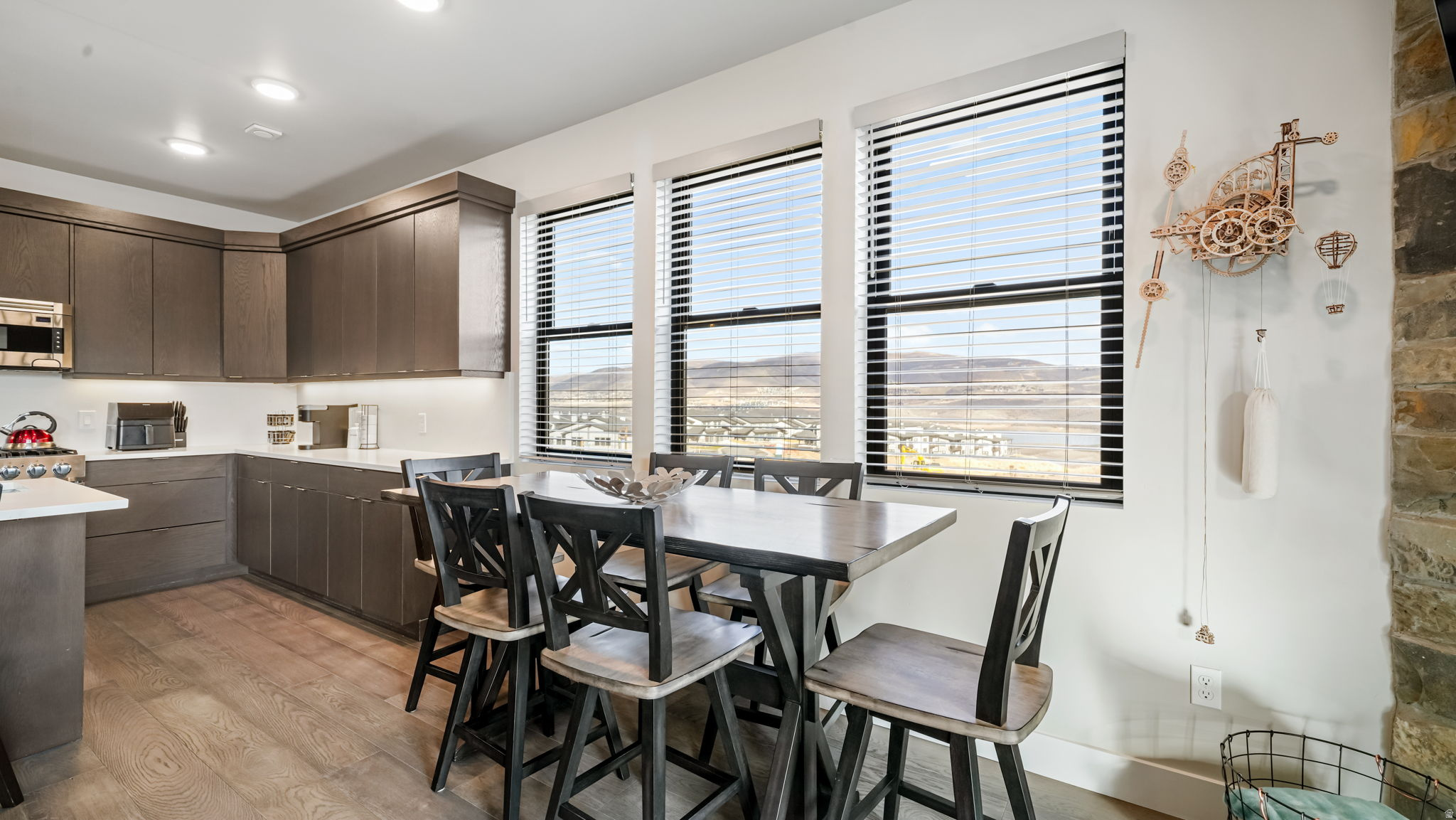 MAYFLOWER LAKESIDE - Residential