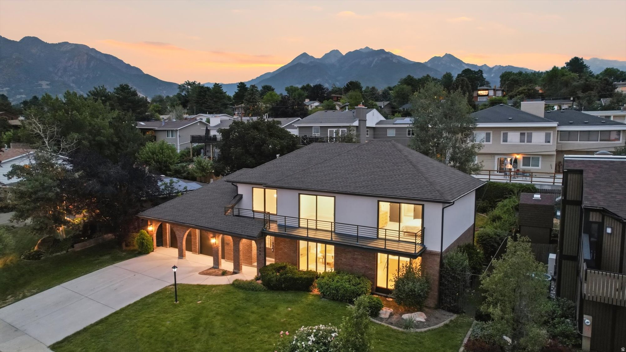 RIVIERA HEIGHTS #8 - Residential