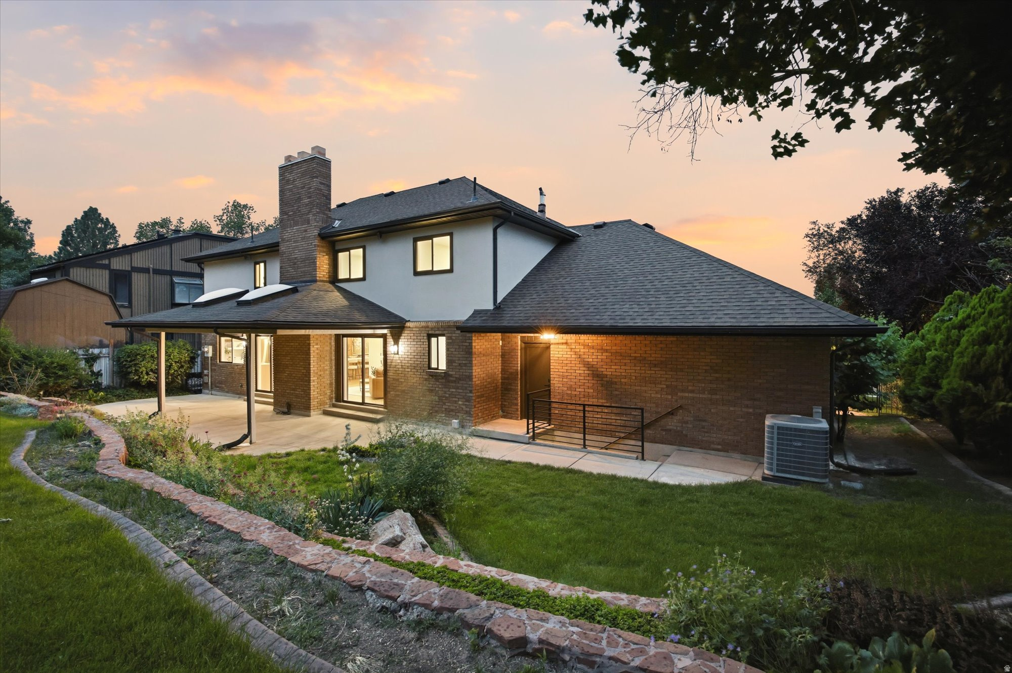 RIVIERA HEIGHTS #8 - Residential