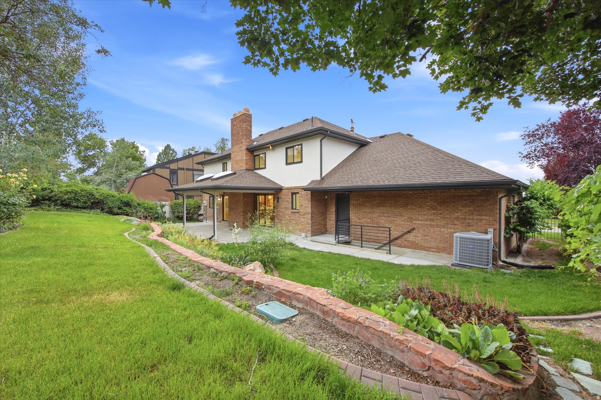 RIVIERA HEIGHTS #8 - Residential
