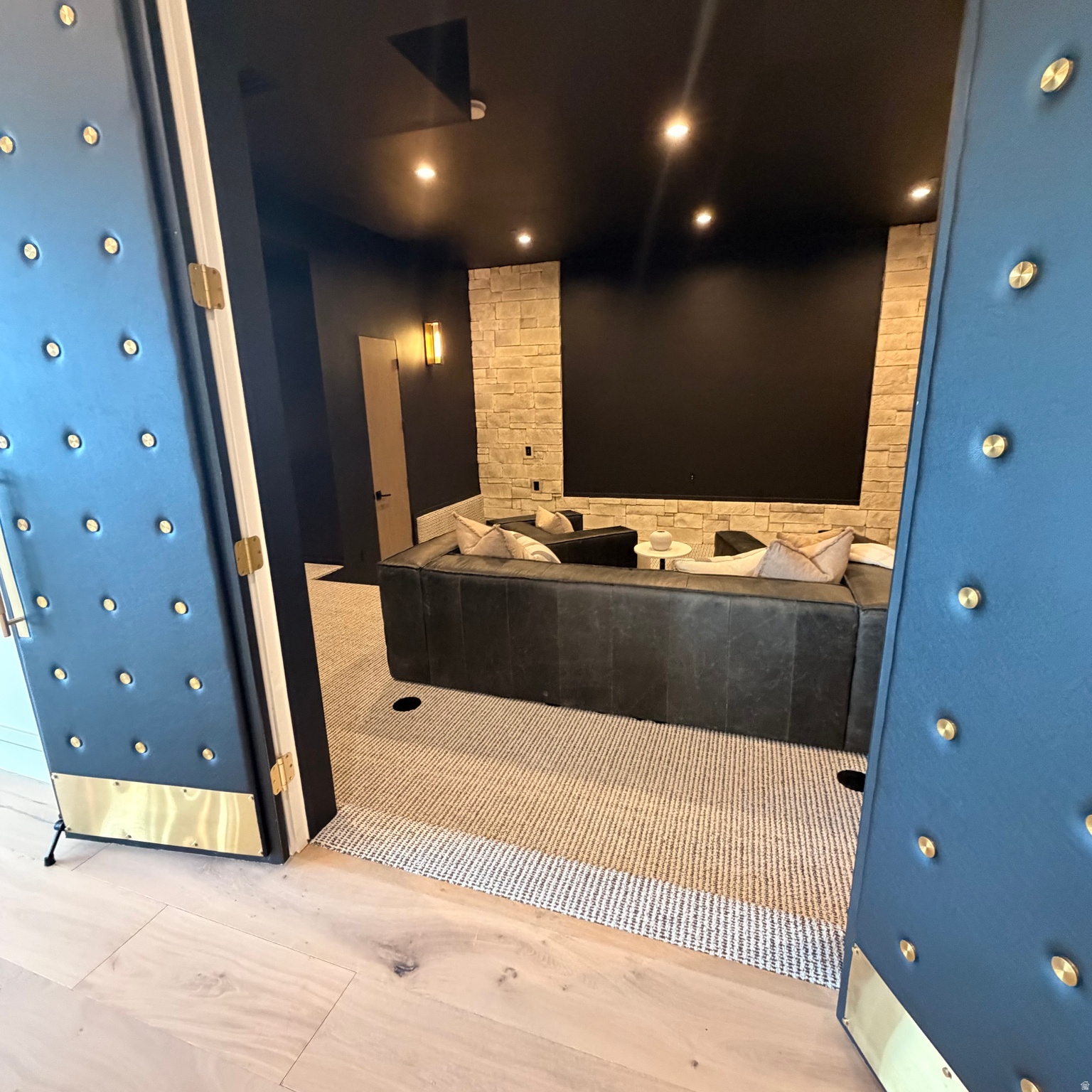 THOUSAND OAKS - Residential