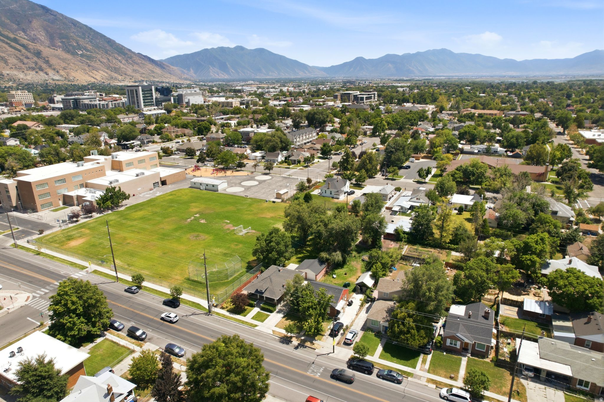 Main image without alt text