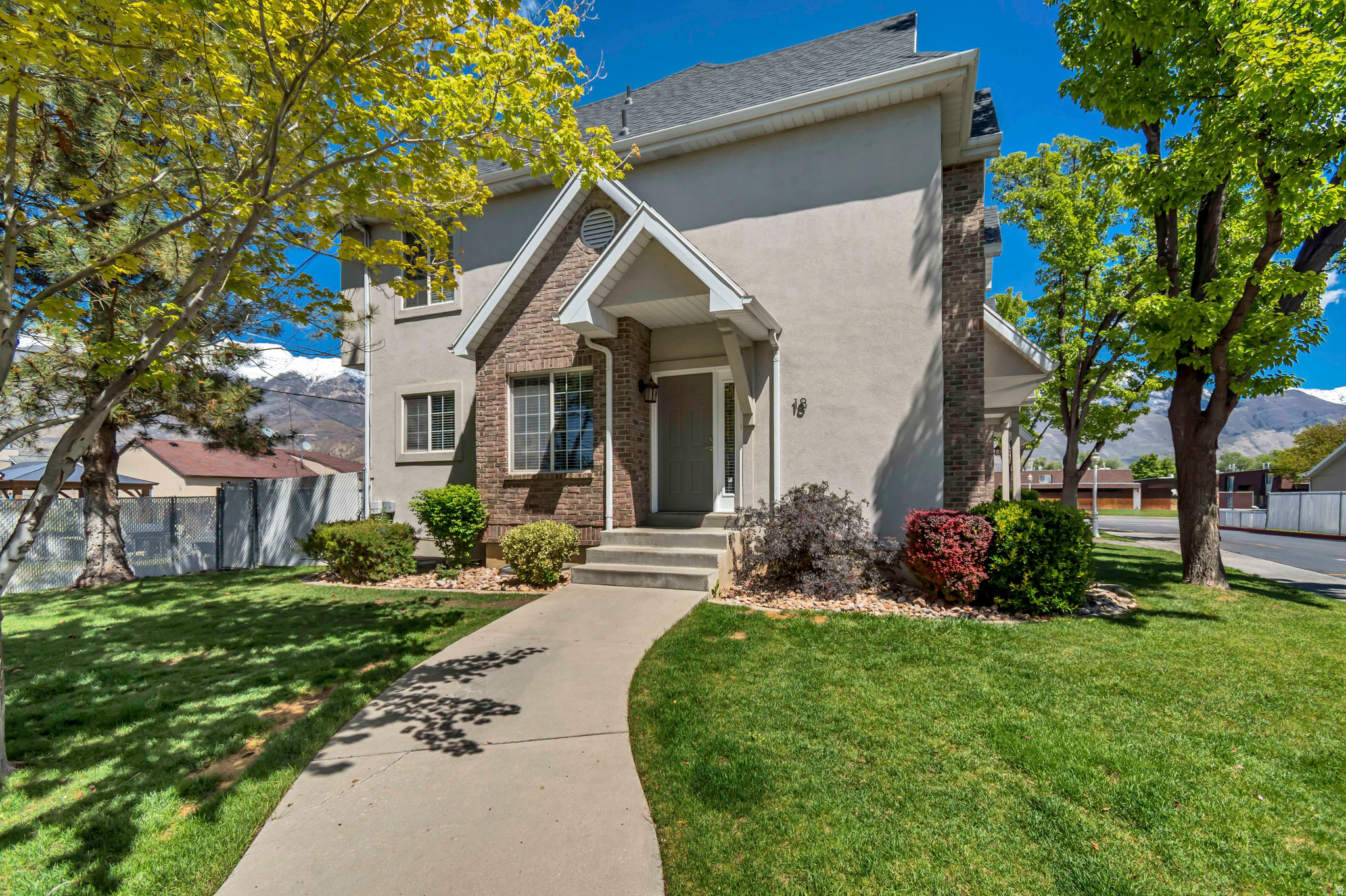 Move-in ready! End-unit!! Newer, floors, appliances and paint! Nestled in a prime location minutes from UVU, top schools, shopping, and freeway access. 3 Bedrooms, 3.5 bathrooms!! Bright, modern, and waiting for you - come see it before it's gone! *Check out the 3D virtual tour.