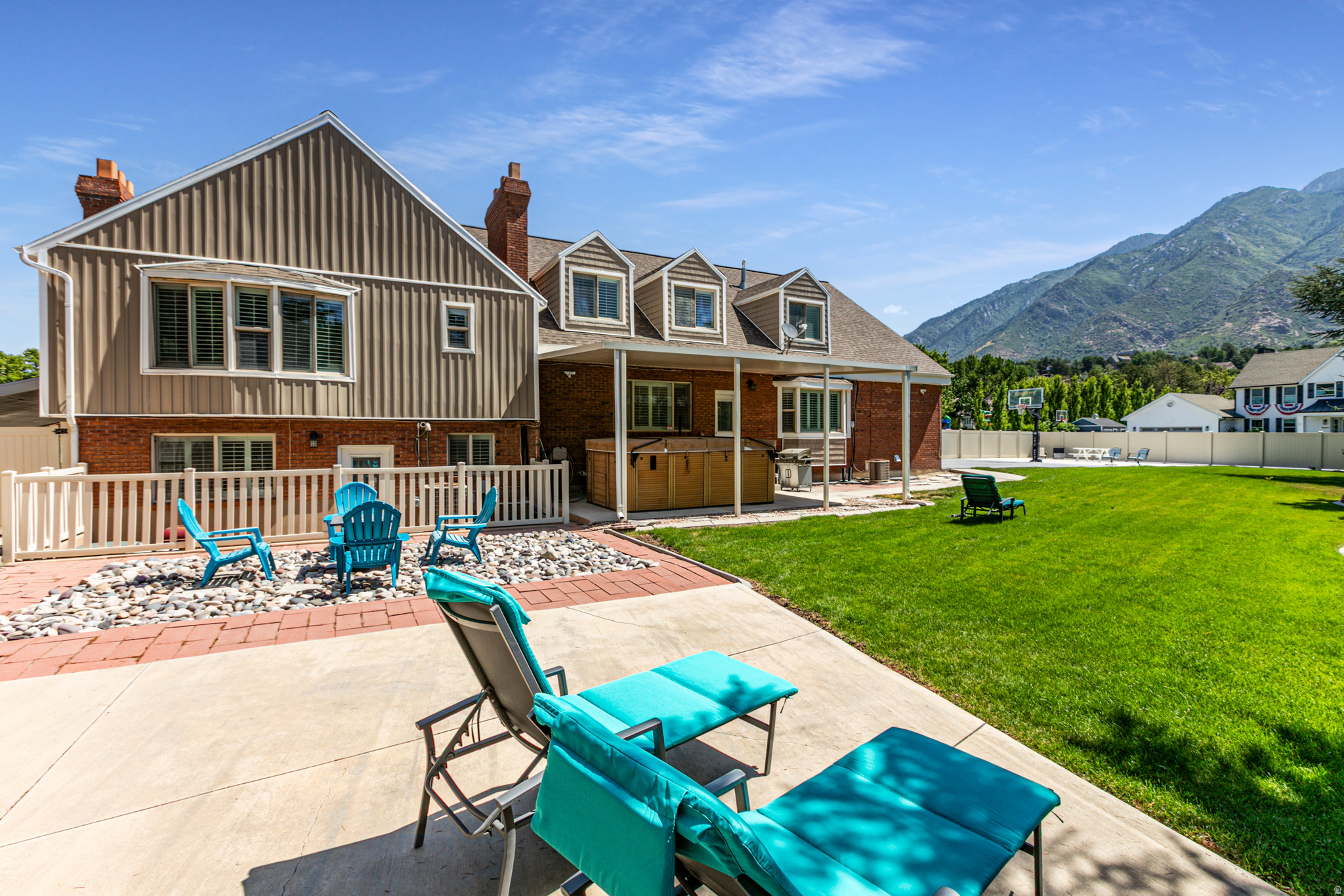 PINE CREST - Residential