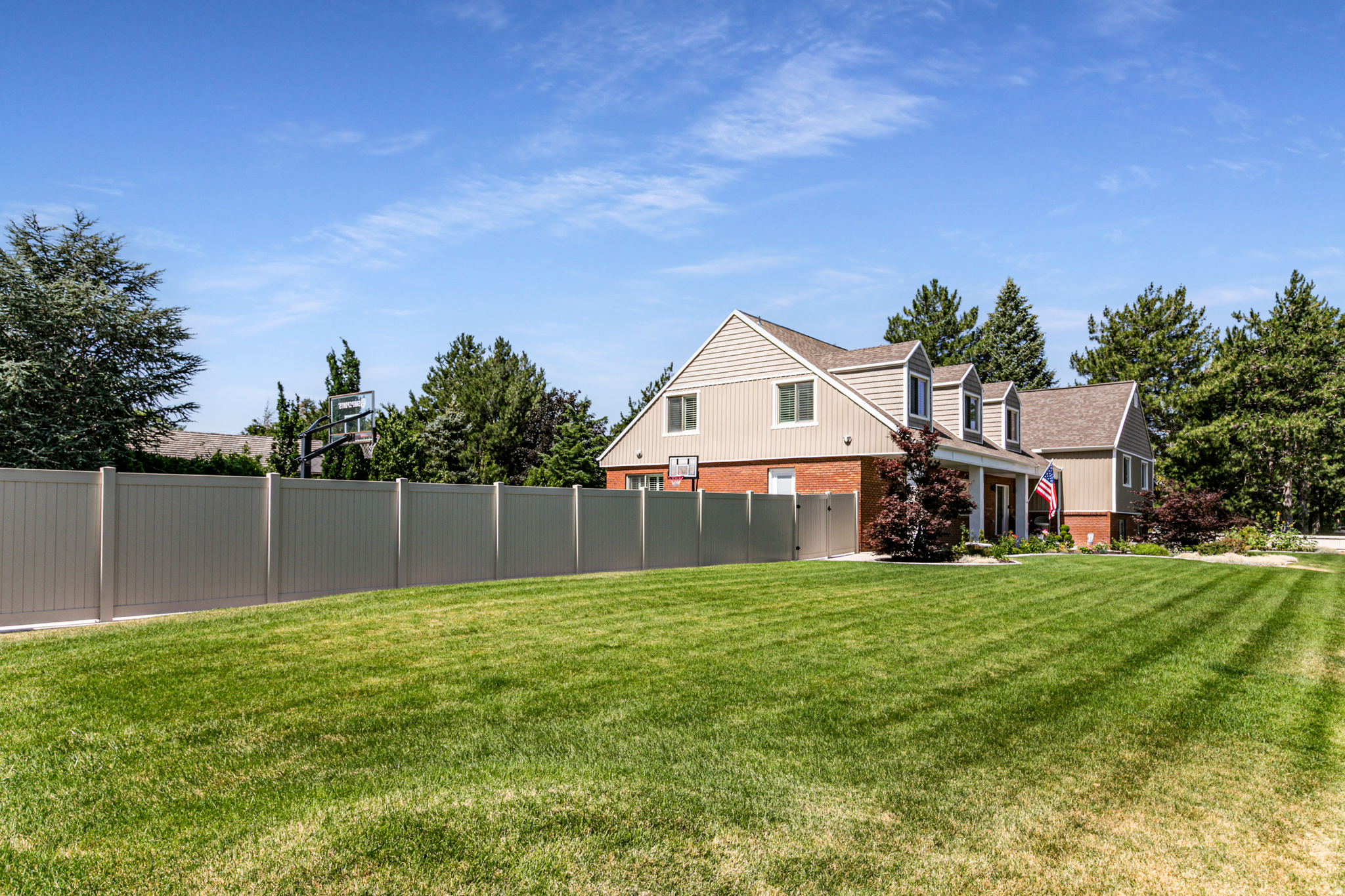 PINE CREST - Residential