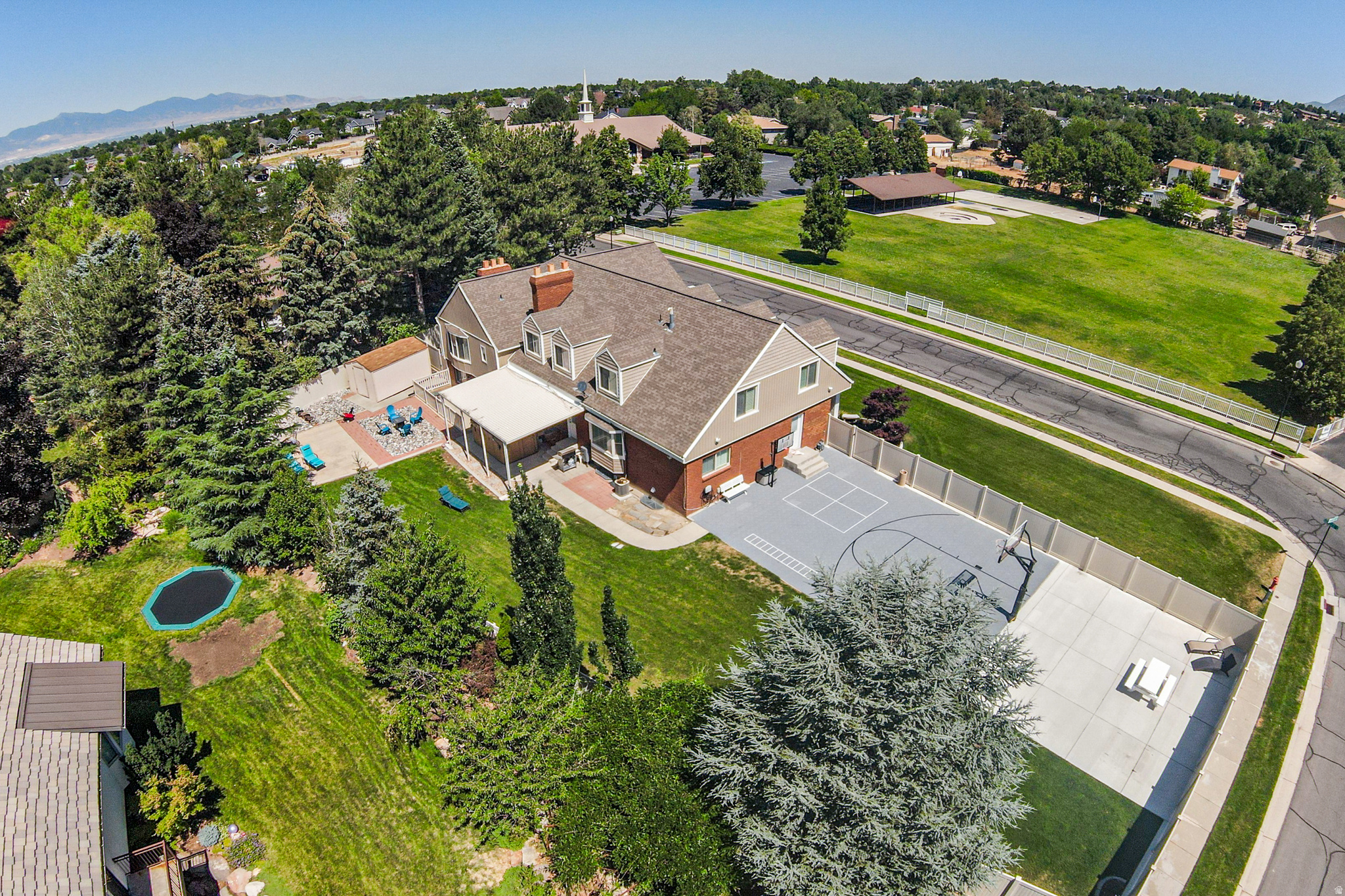 PINE CREST - Residential