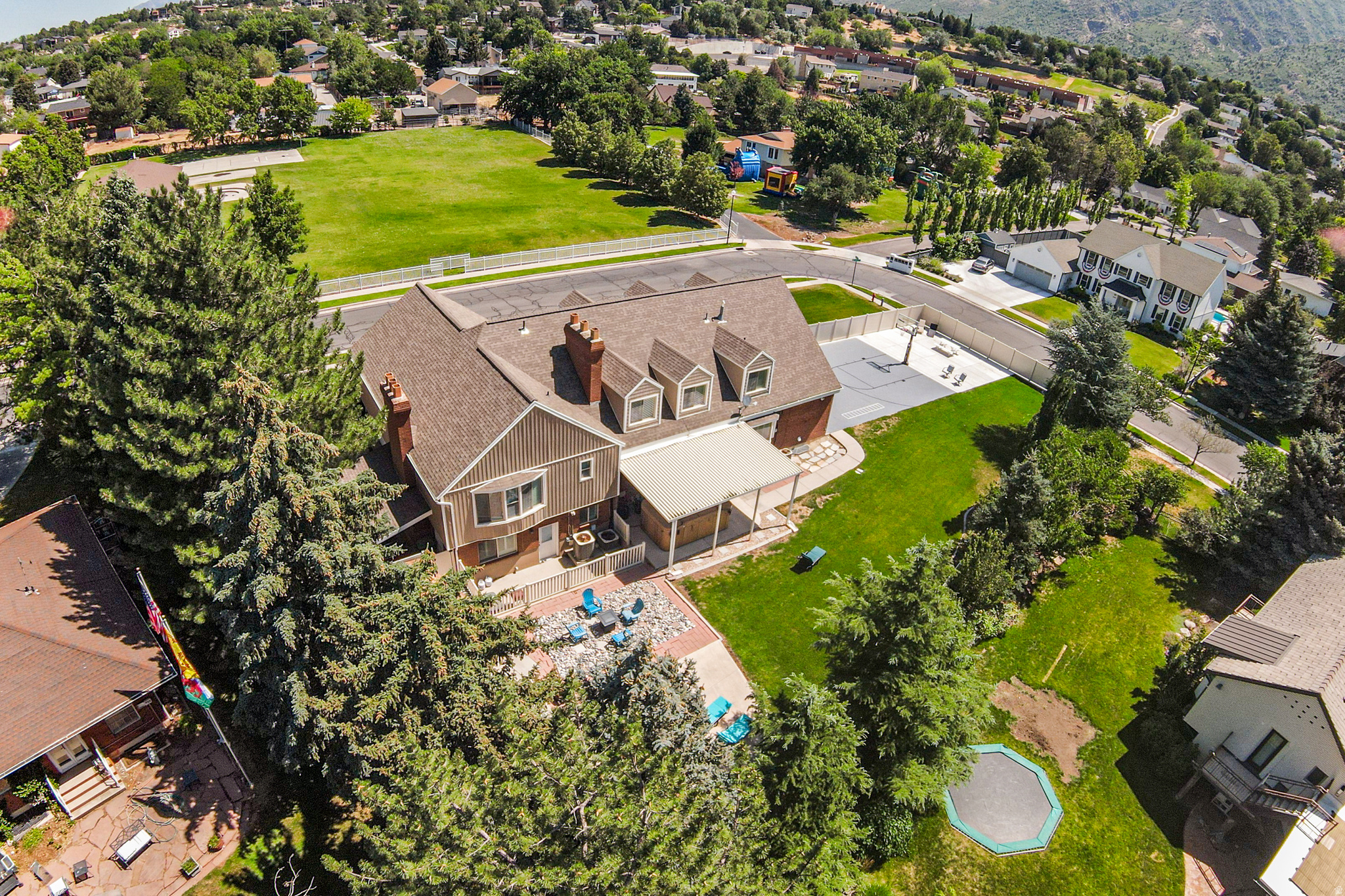 PINE CREST - Residential