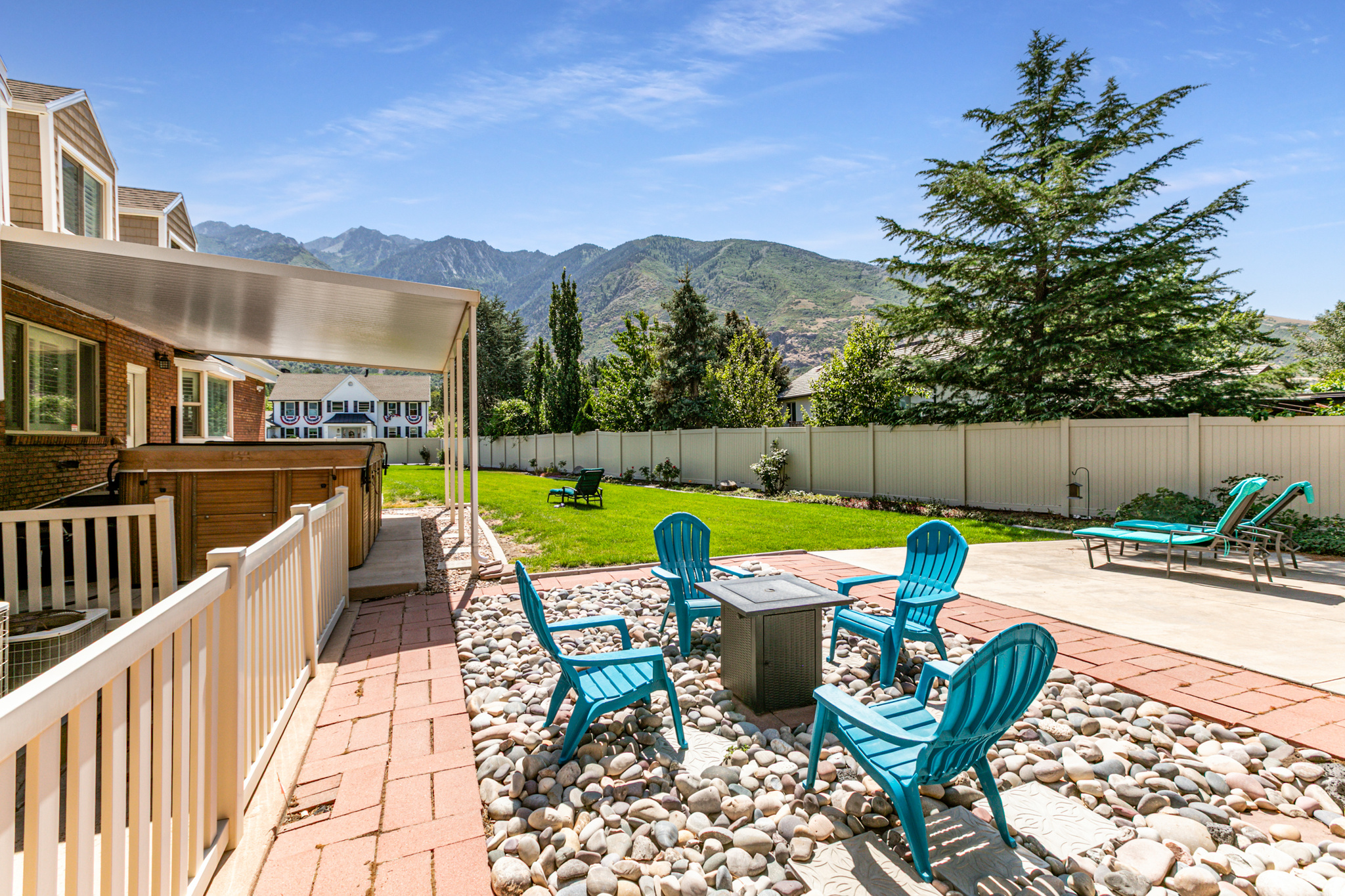 PINE CREST - Residential