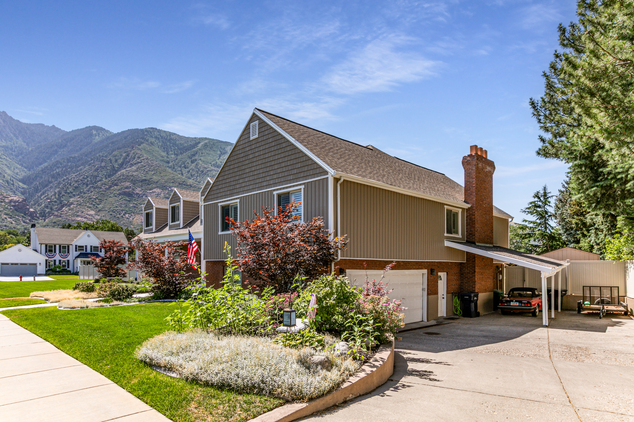 PINE CREST - Residential