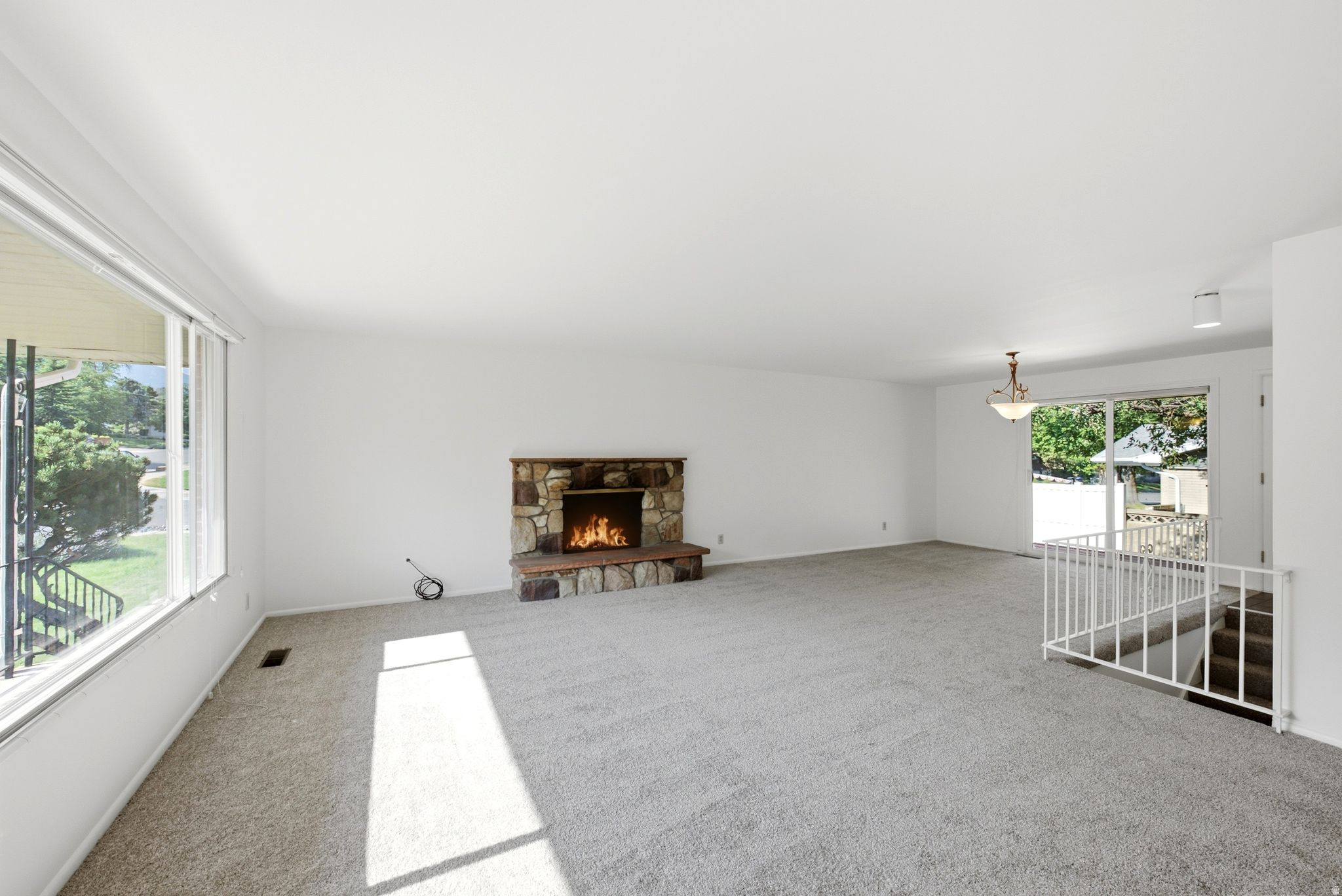 LAZY BAR - Residential