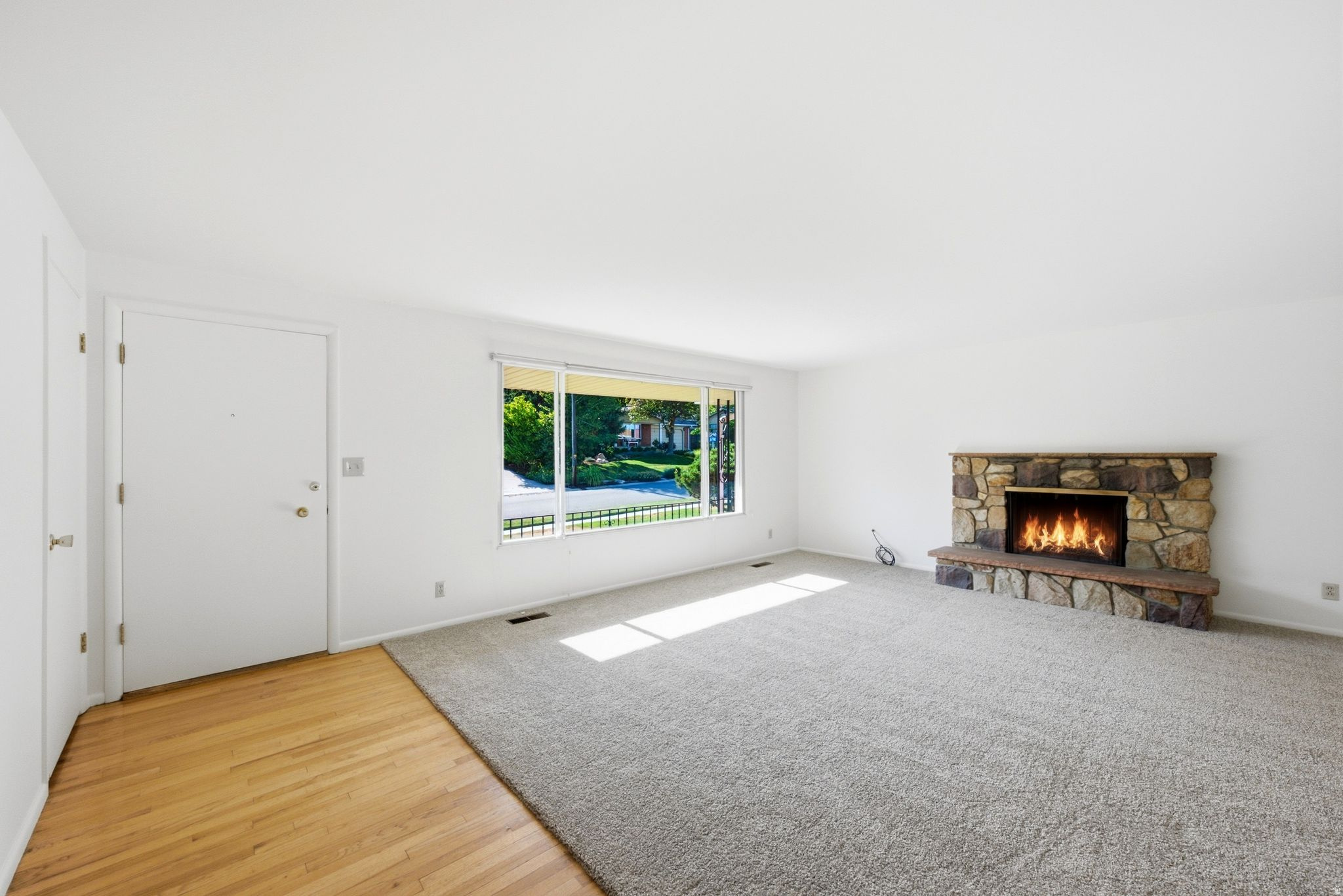 LAZY BAR - Residential
