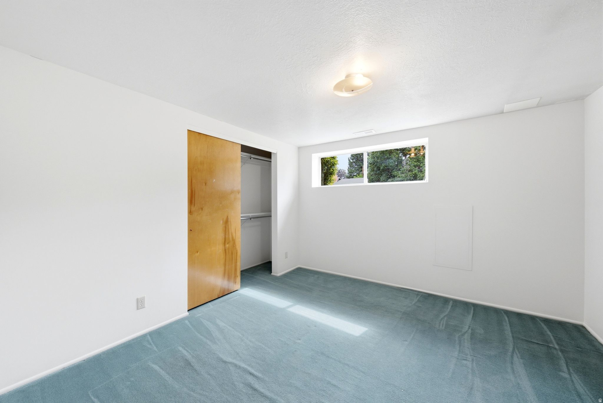 LAZY BAR - Residential