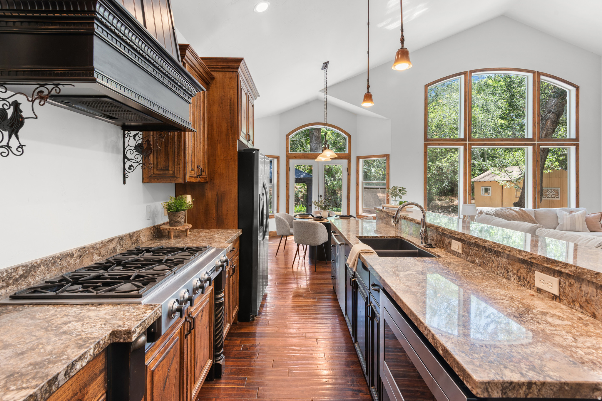 CRESCENT HOLLOW - Residential