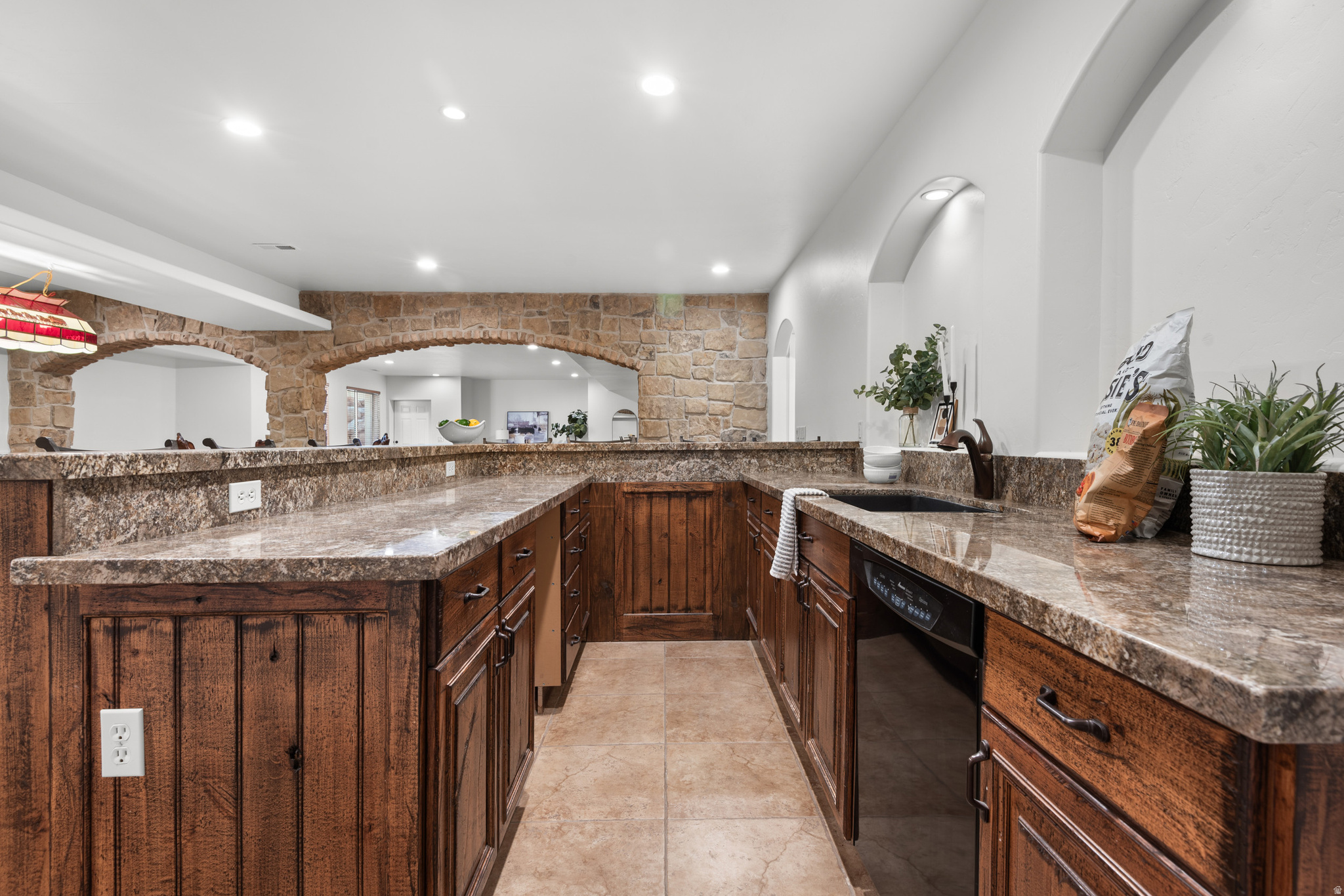 CRESCENT HOLLOW - Residential