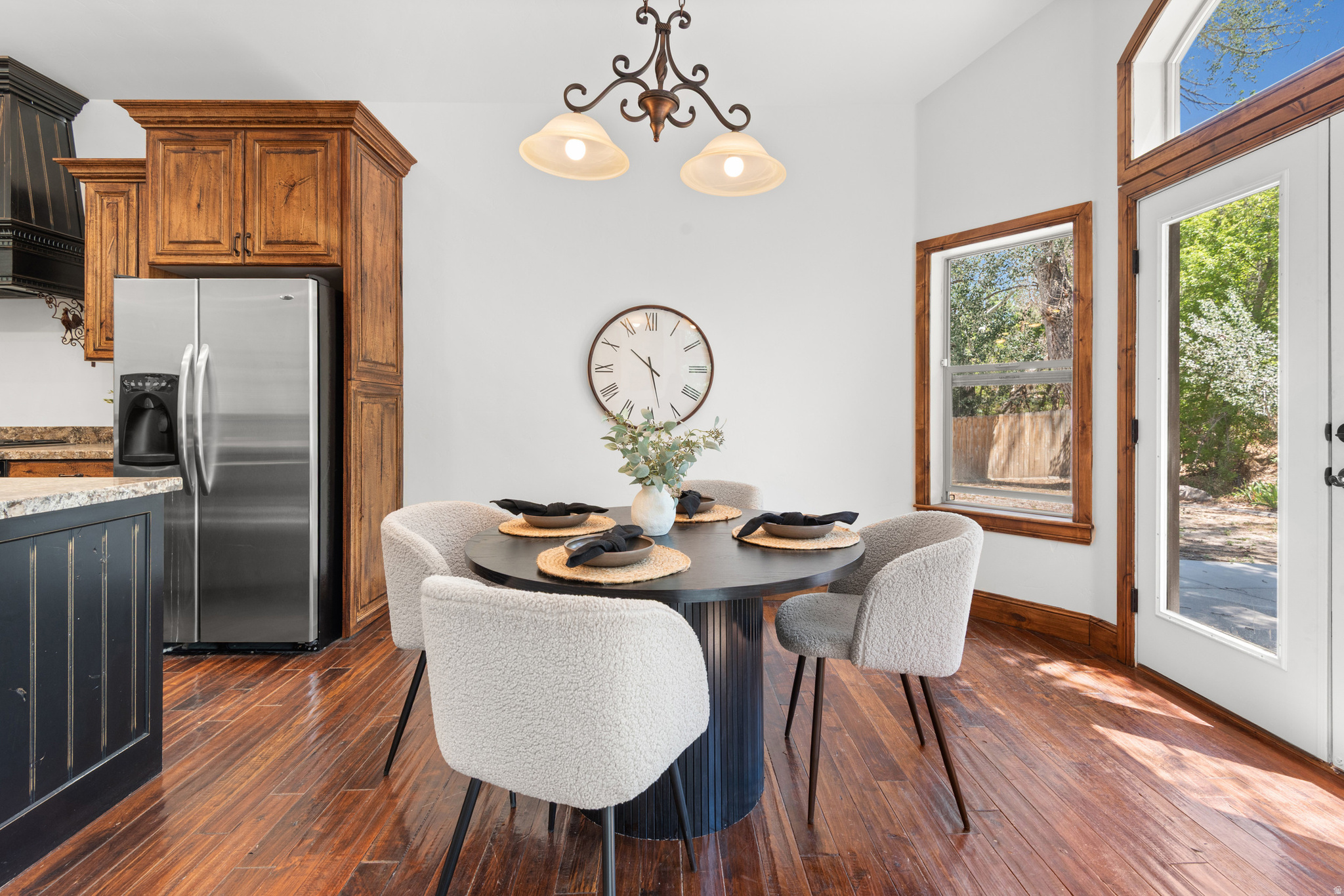CRESCENT HOLLOW - Residential