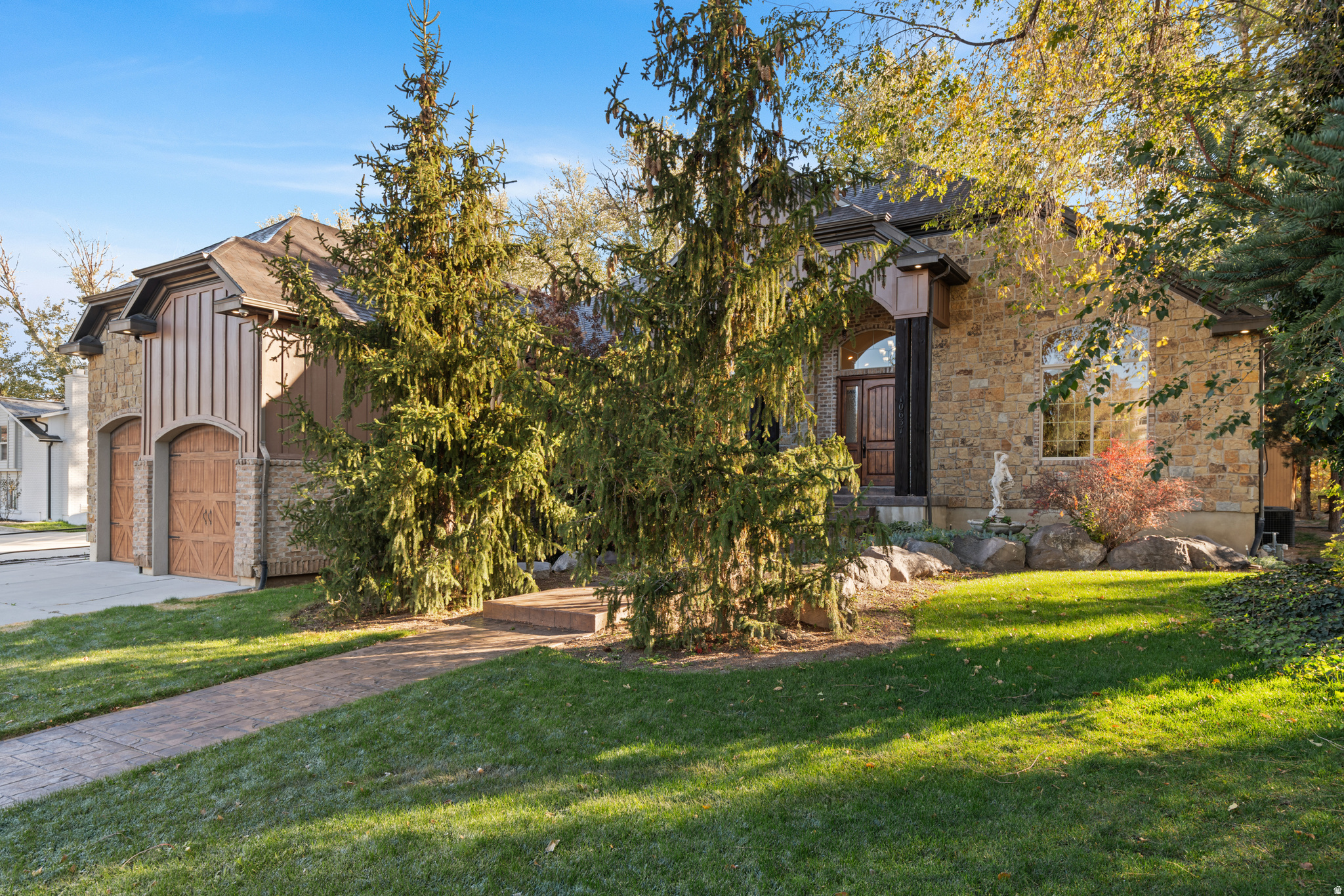 CRESCENT HOLLOW - Residential