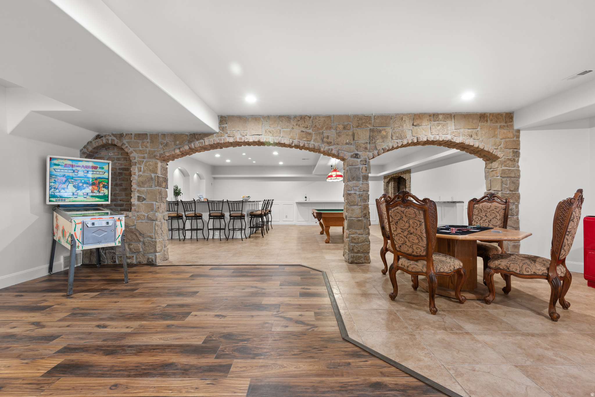 CRESCENT HOLLOW - Residential