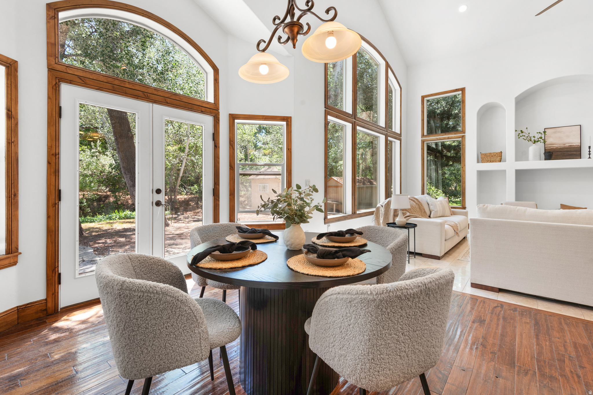 CRESCENT HOLLOW - Residential