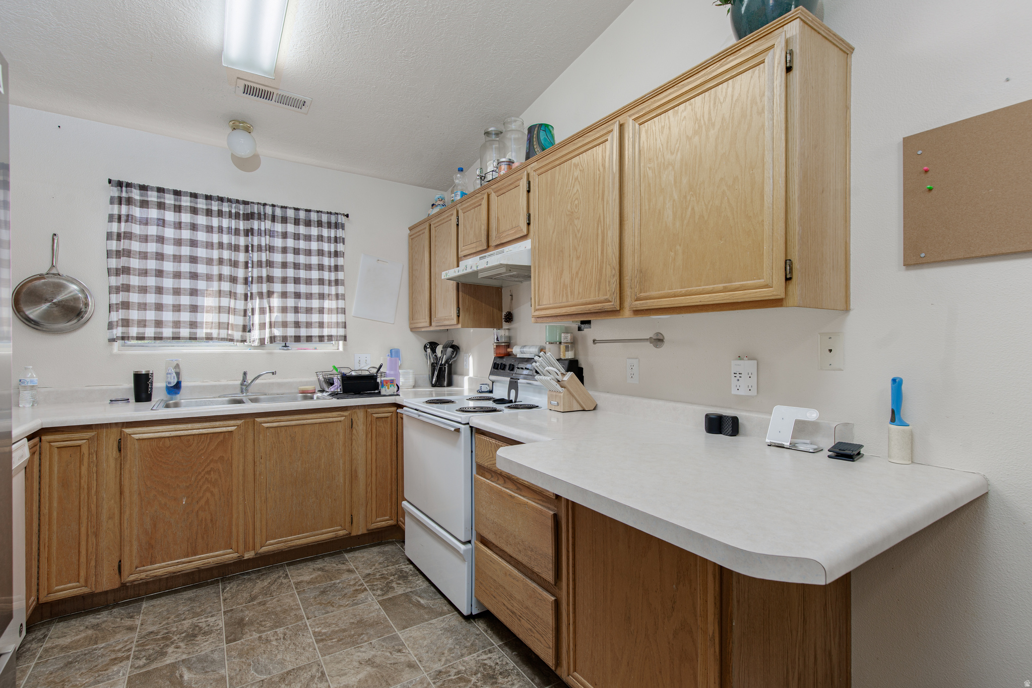 TWIN PALMS - Residential