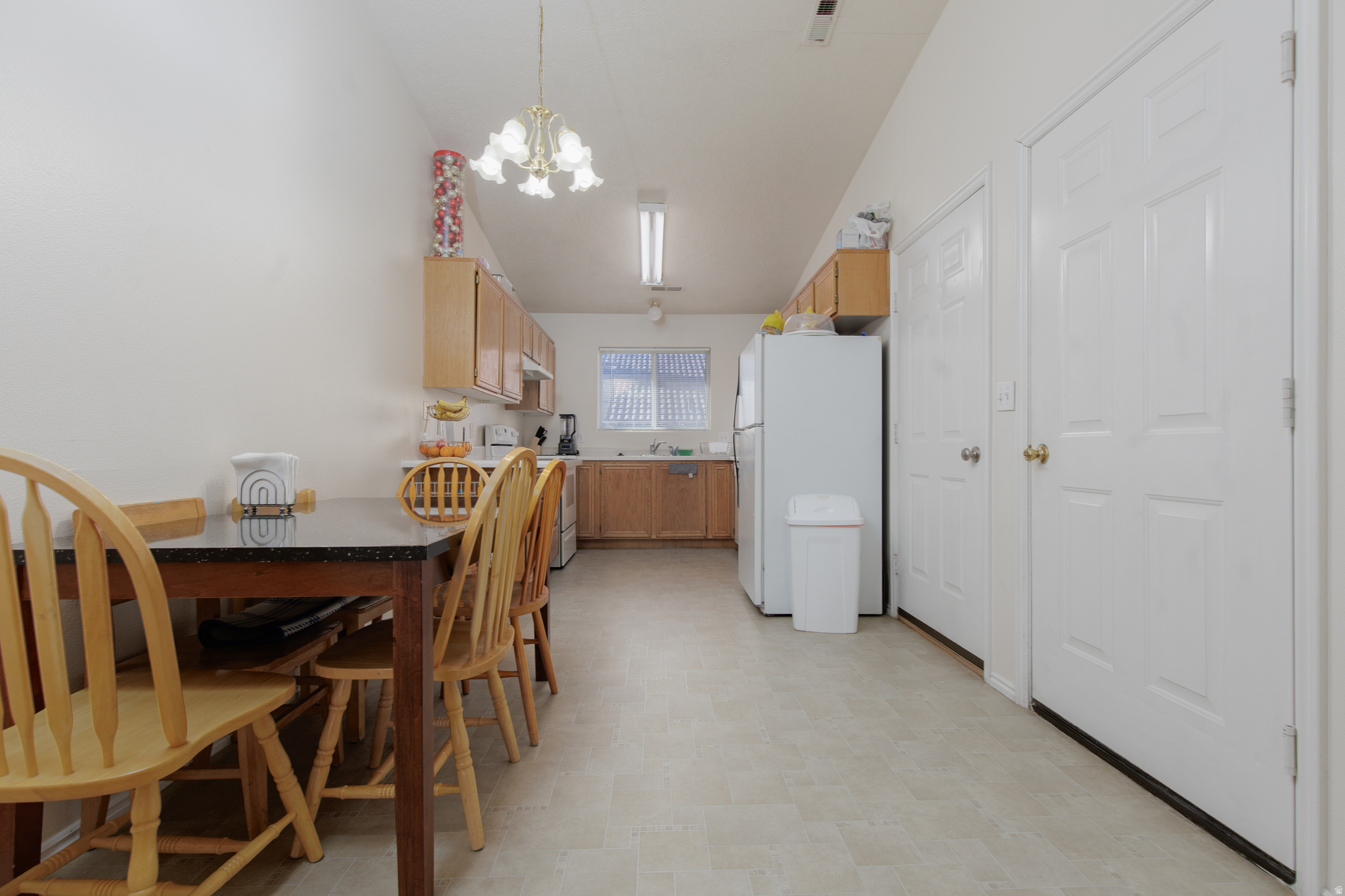 TWIN PALMS - Residential