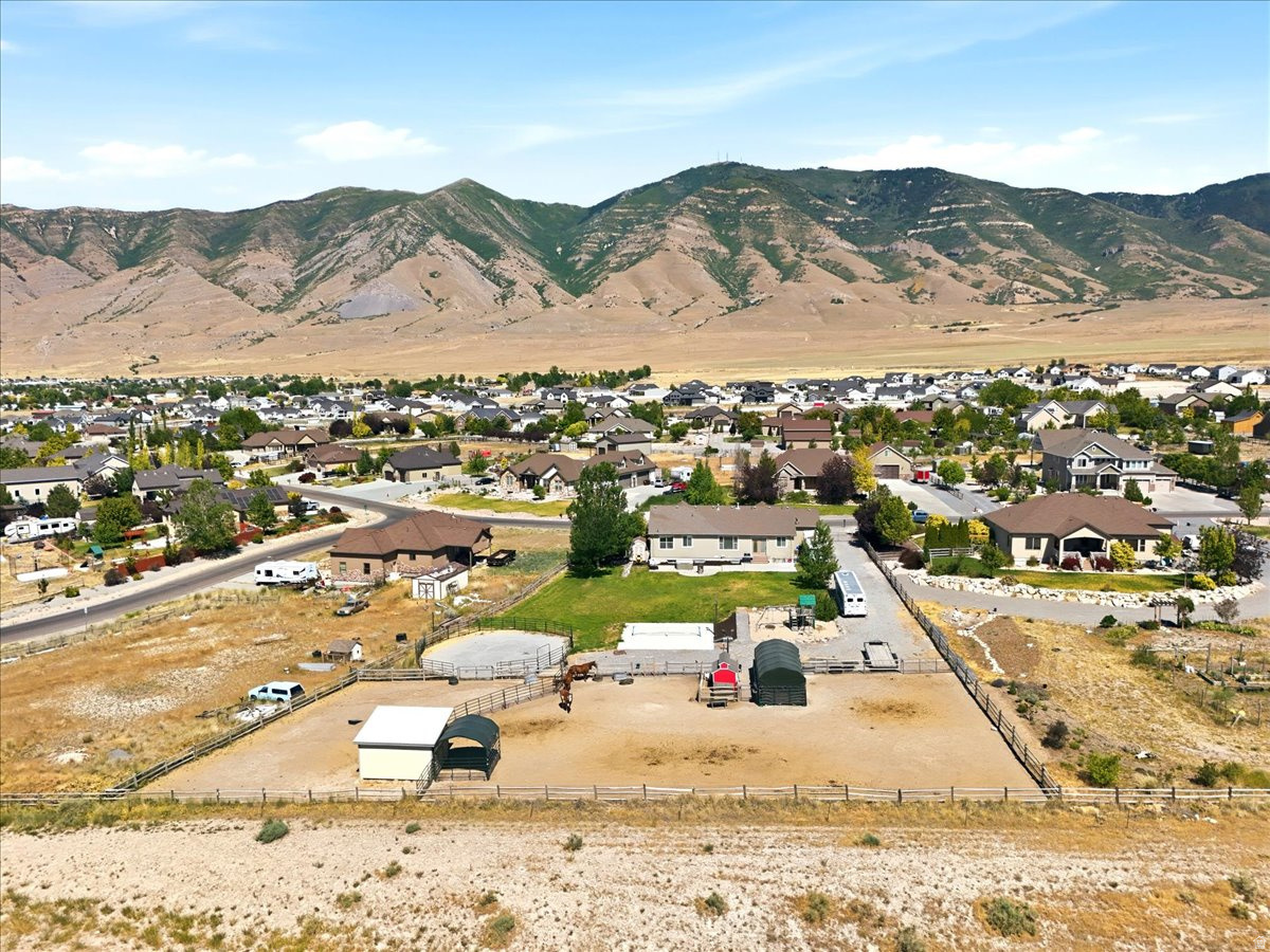 LAKE POINT EST - Residential
