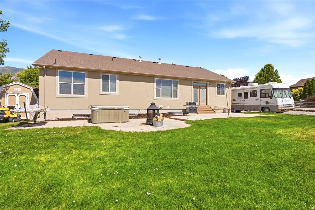 LAKE POINT EST - Residential