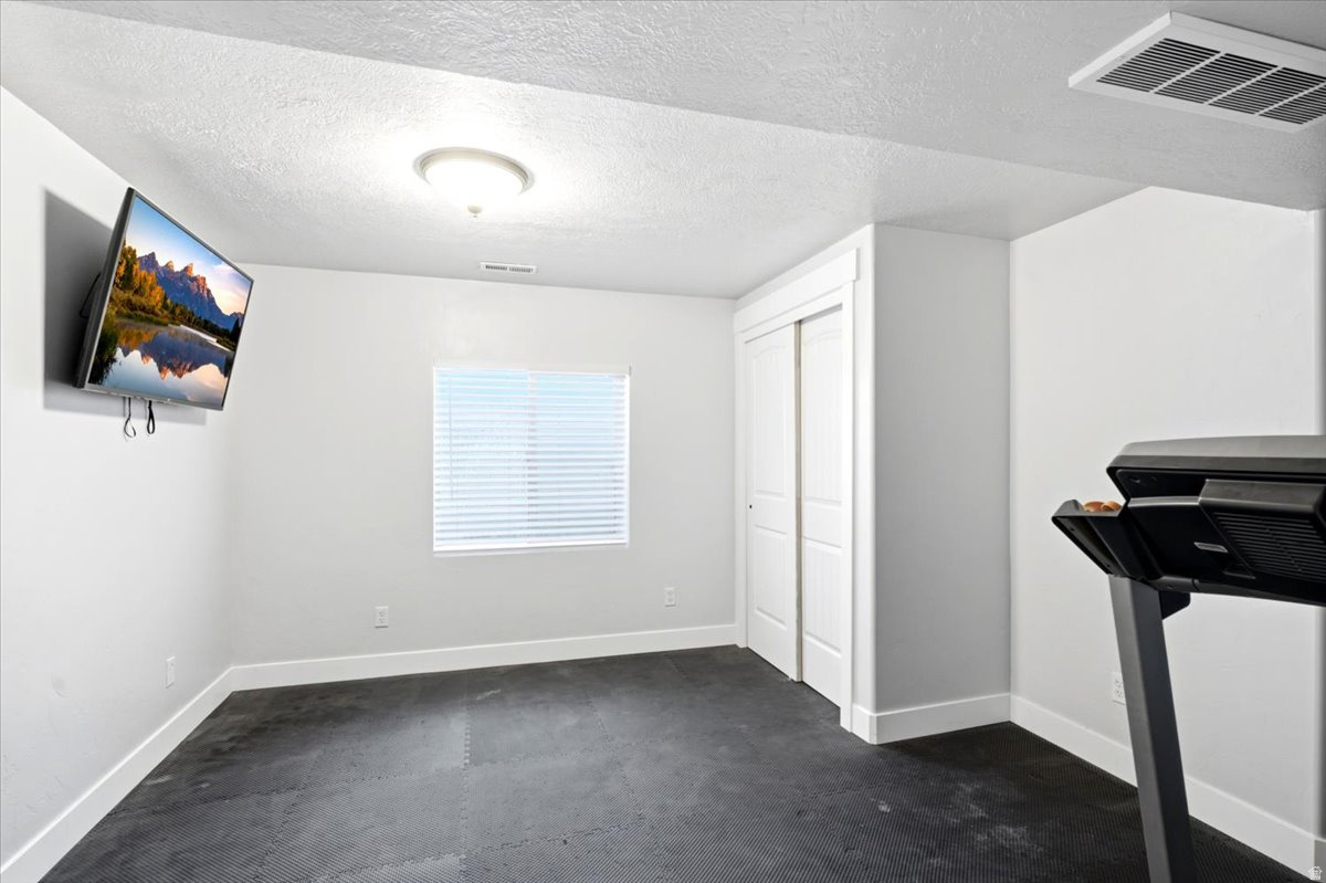 LAKE POINT EST - Residential