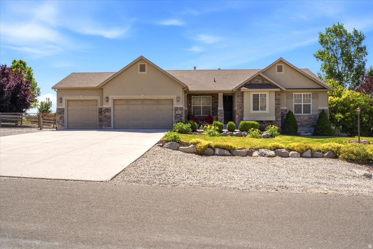 LAKE POINT EST - Residential
