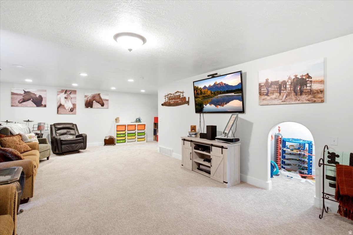 LAKE POINT EST - Residential