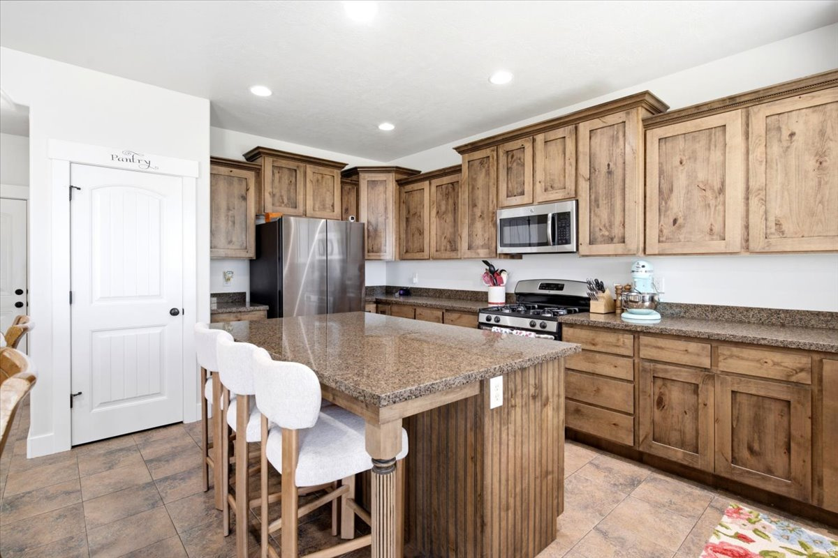 LAKE POINT EST - Residential