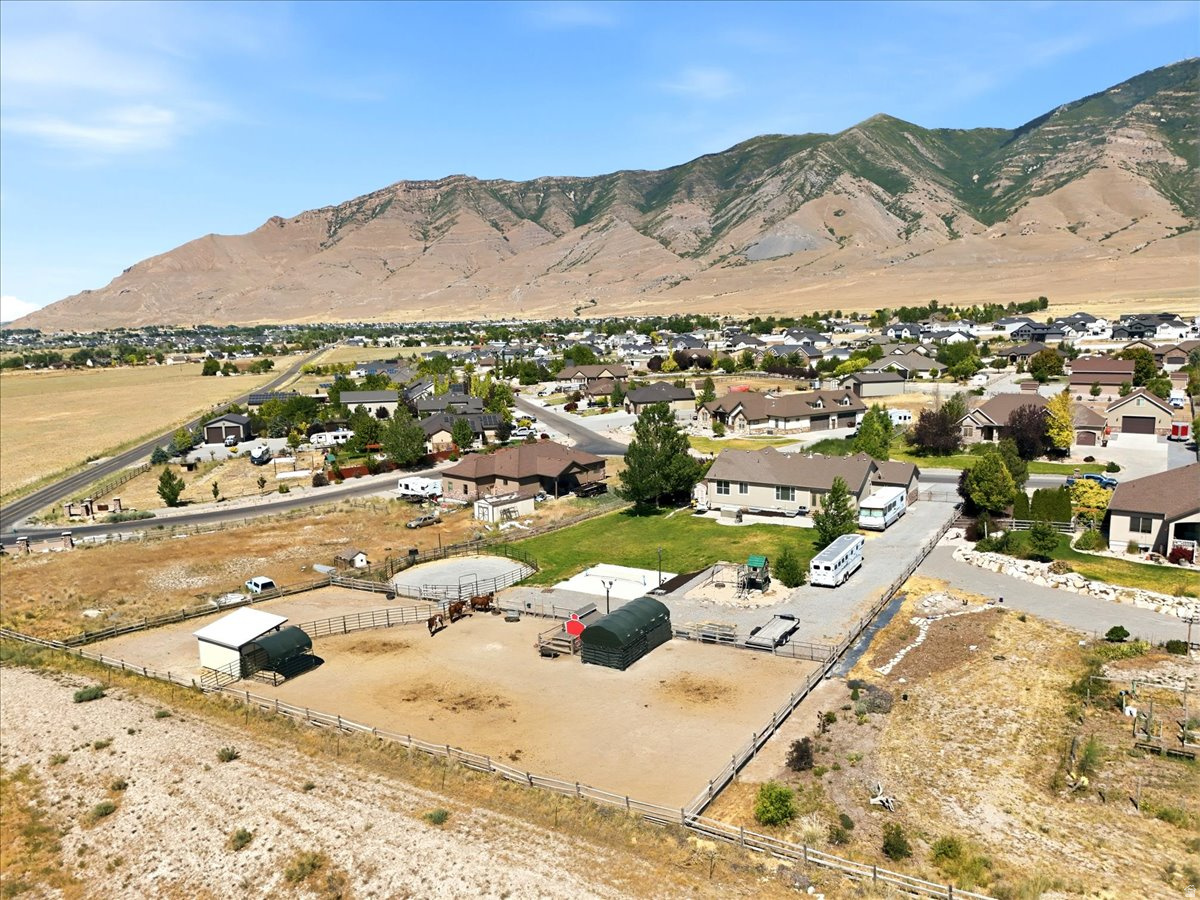 LAKE POINT EST - Residential