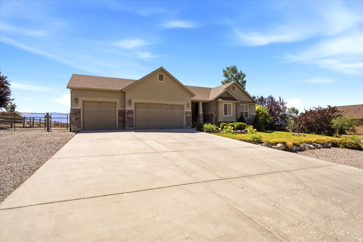 LAKE POINT EST - Residential