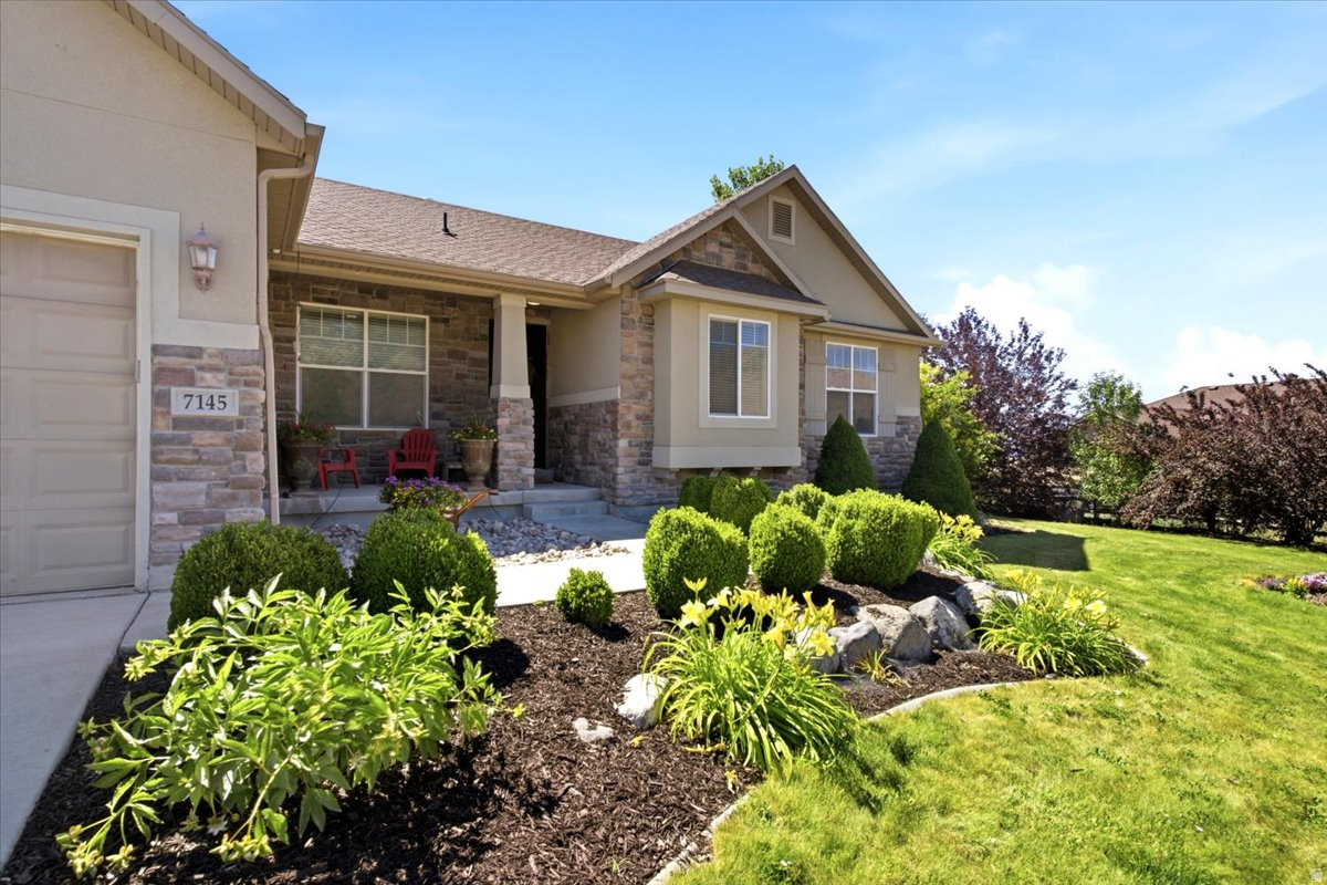 LAKE POINT EST - Residential