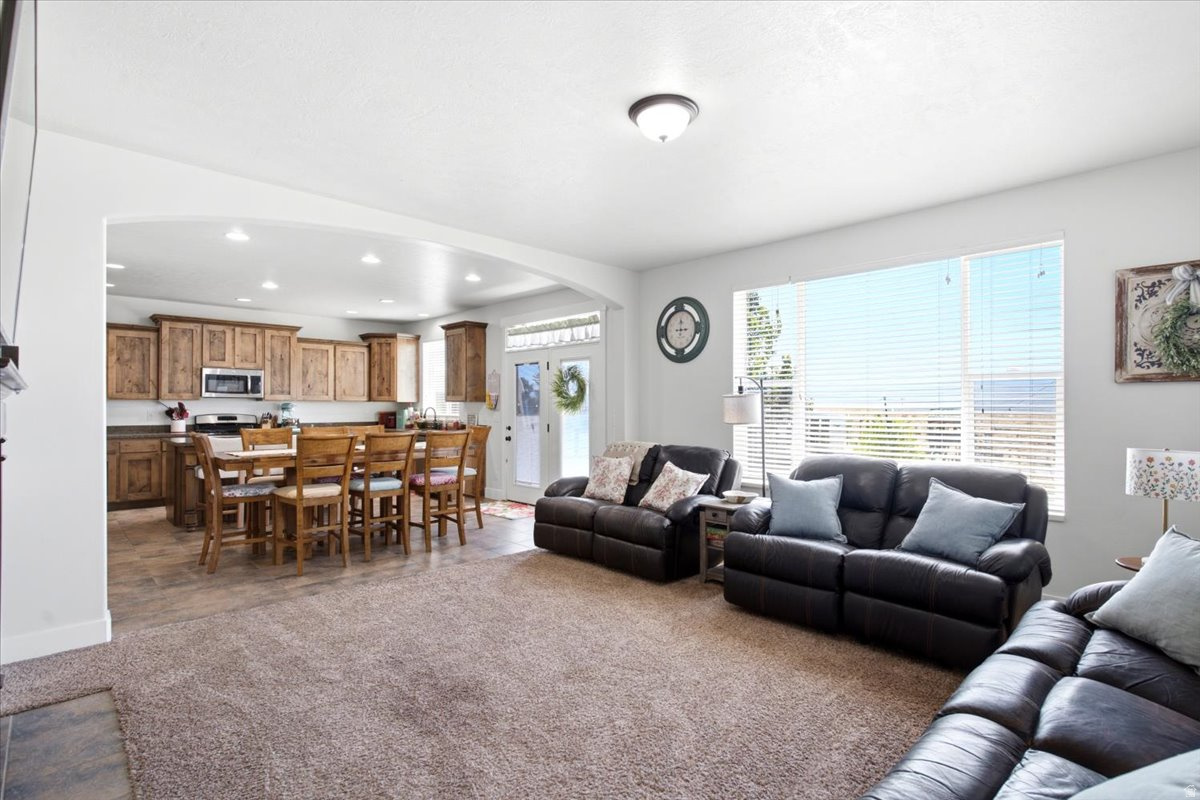 LAKE POINT EST - Residential