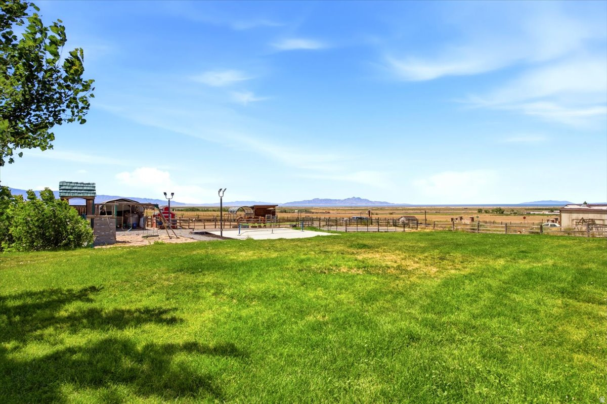 LAKE POINT EST - Residential