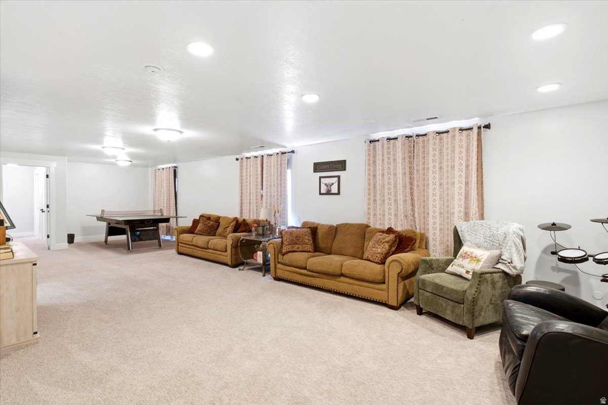 LAKE POINT EST - Residential