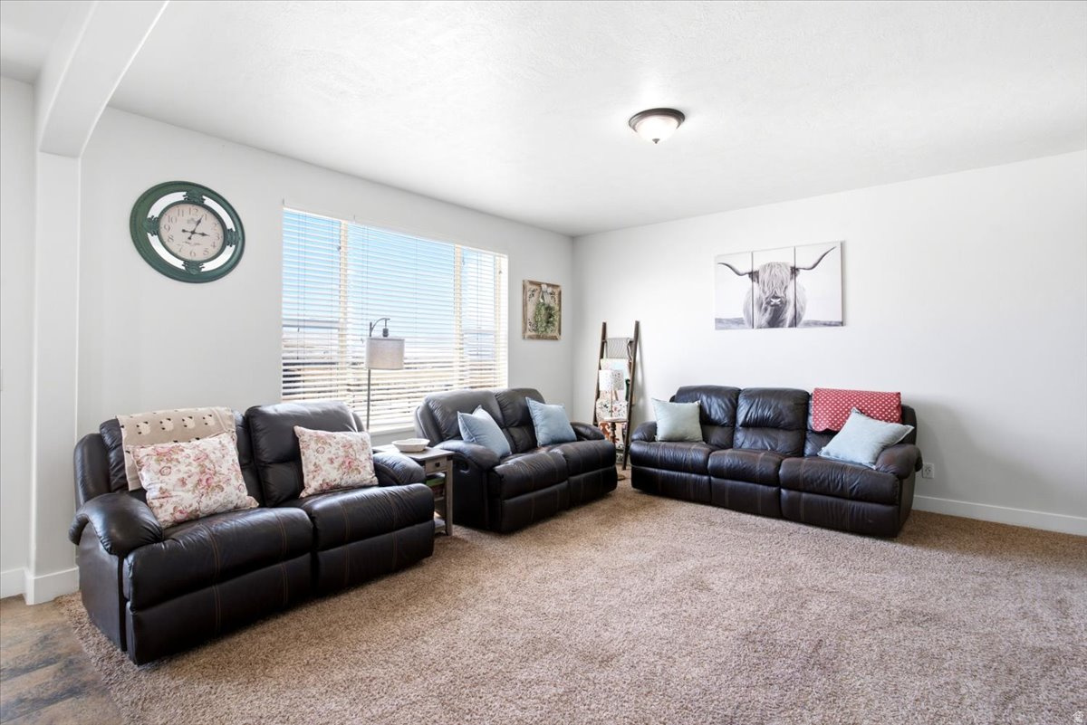 LAKE POINT EST - Residential