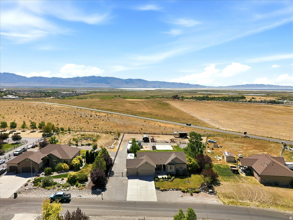 LAKE POINT EST - Residential