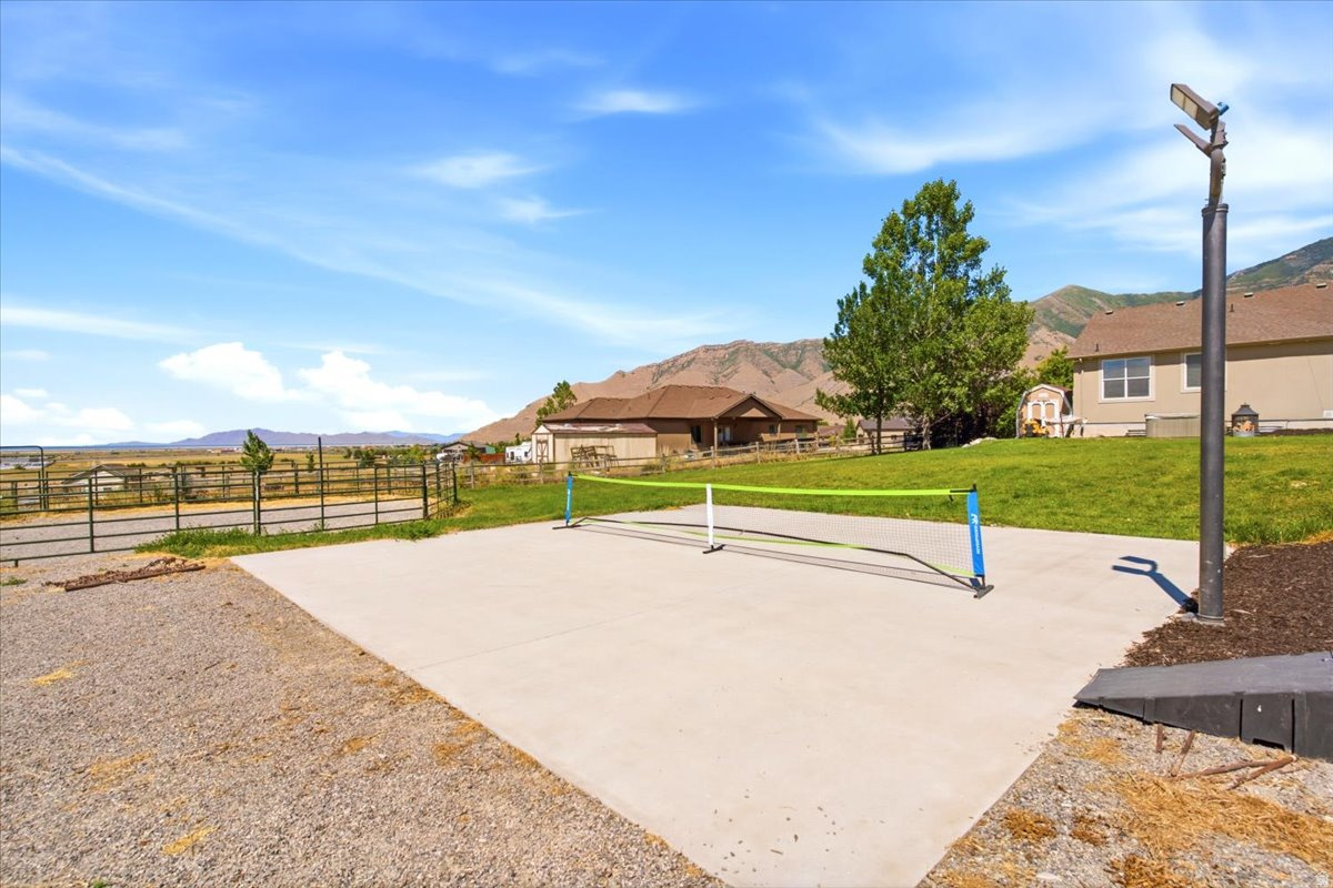 LAKE POINT EST - Residential