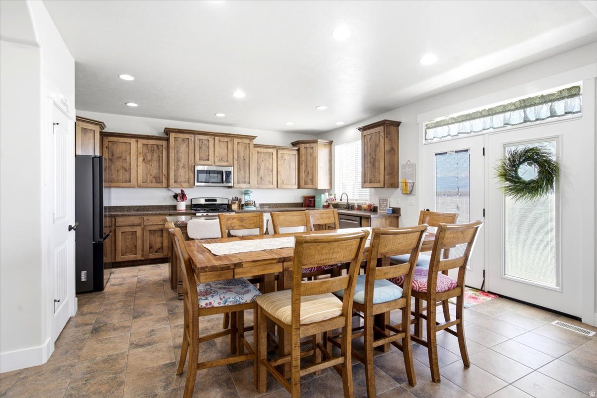 LAKE POINT EST - Residential