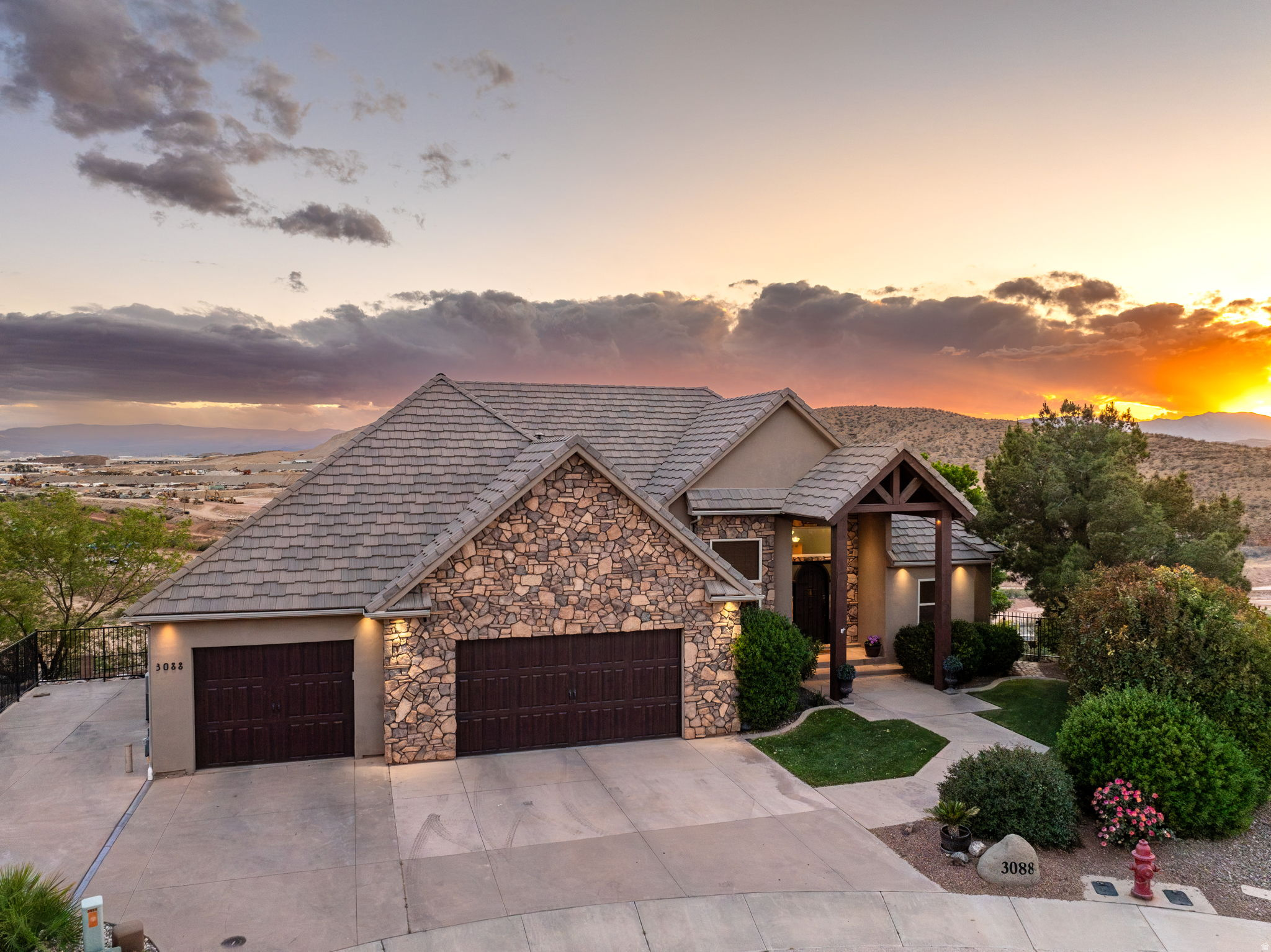 KNOLLS AT LITTLE VALLEY - Residential